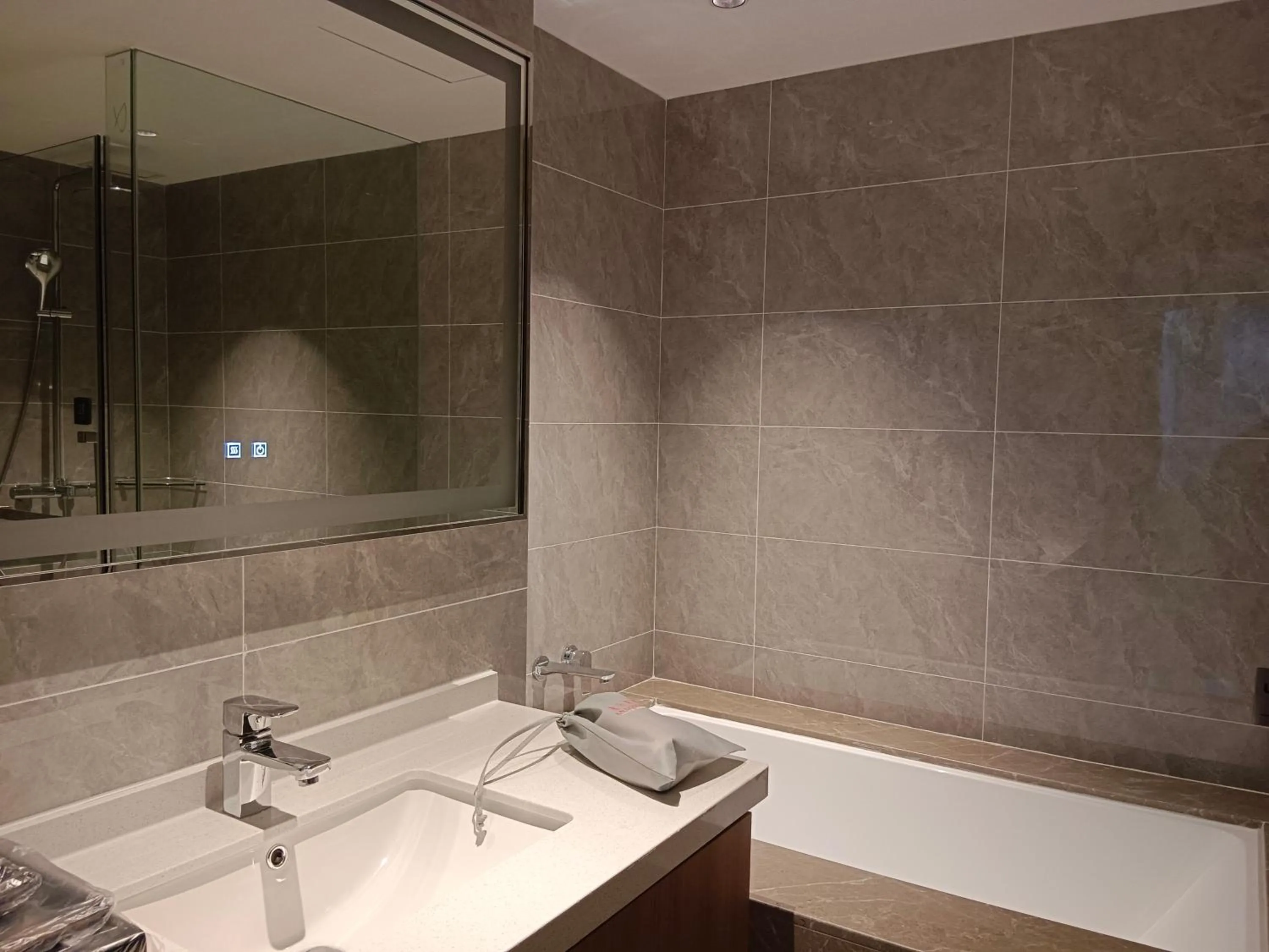 Bath in Guangzhou Dong Fang Hotel