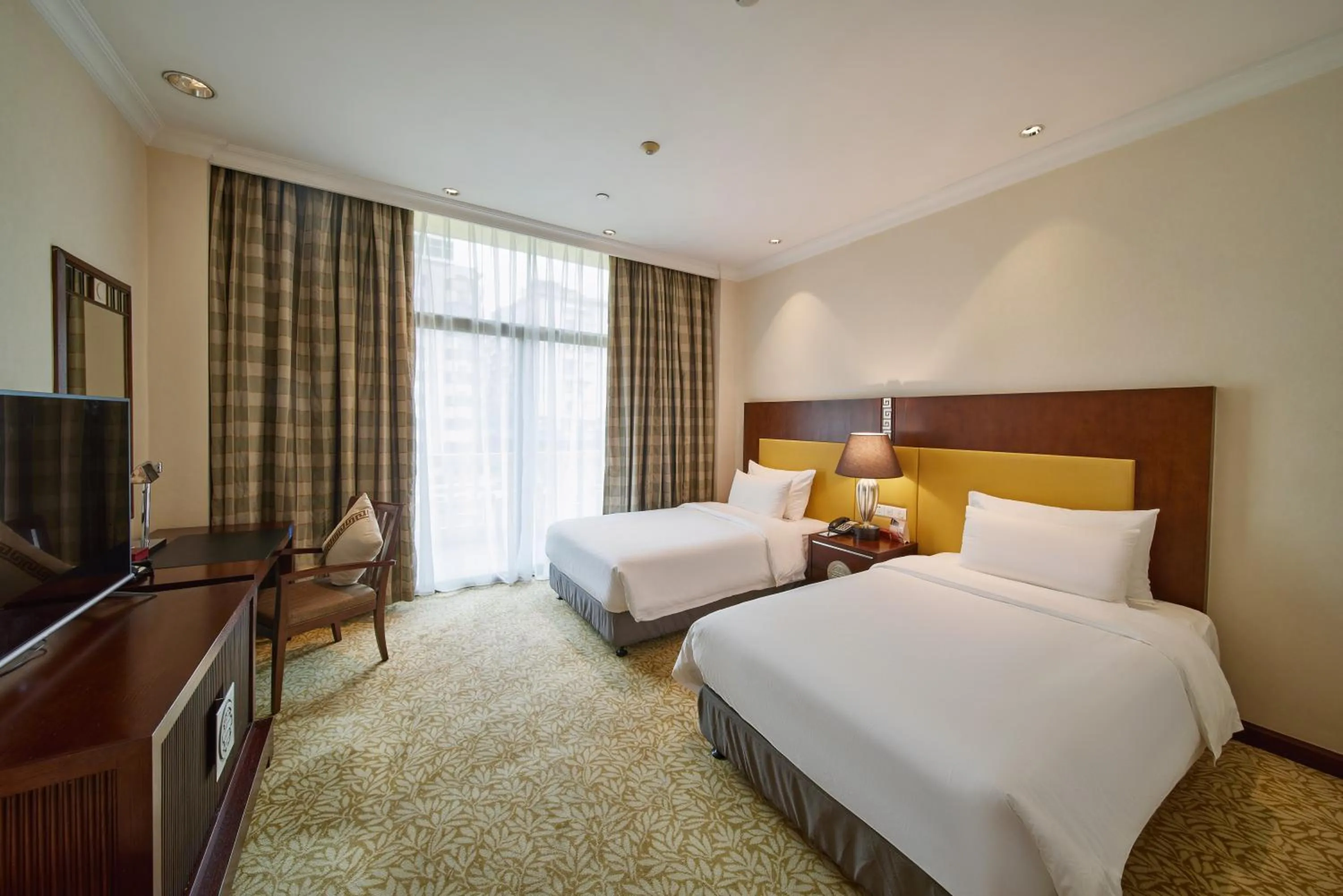 Photo of the whole room, Bed in Guangzhou Dong Fang Hotel