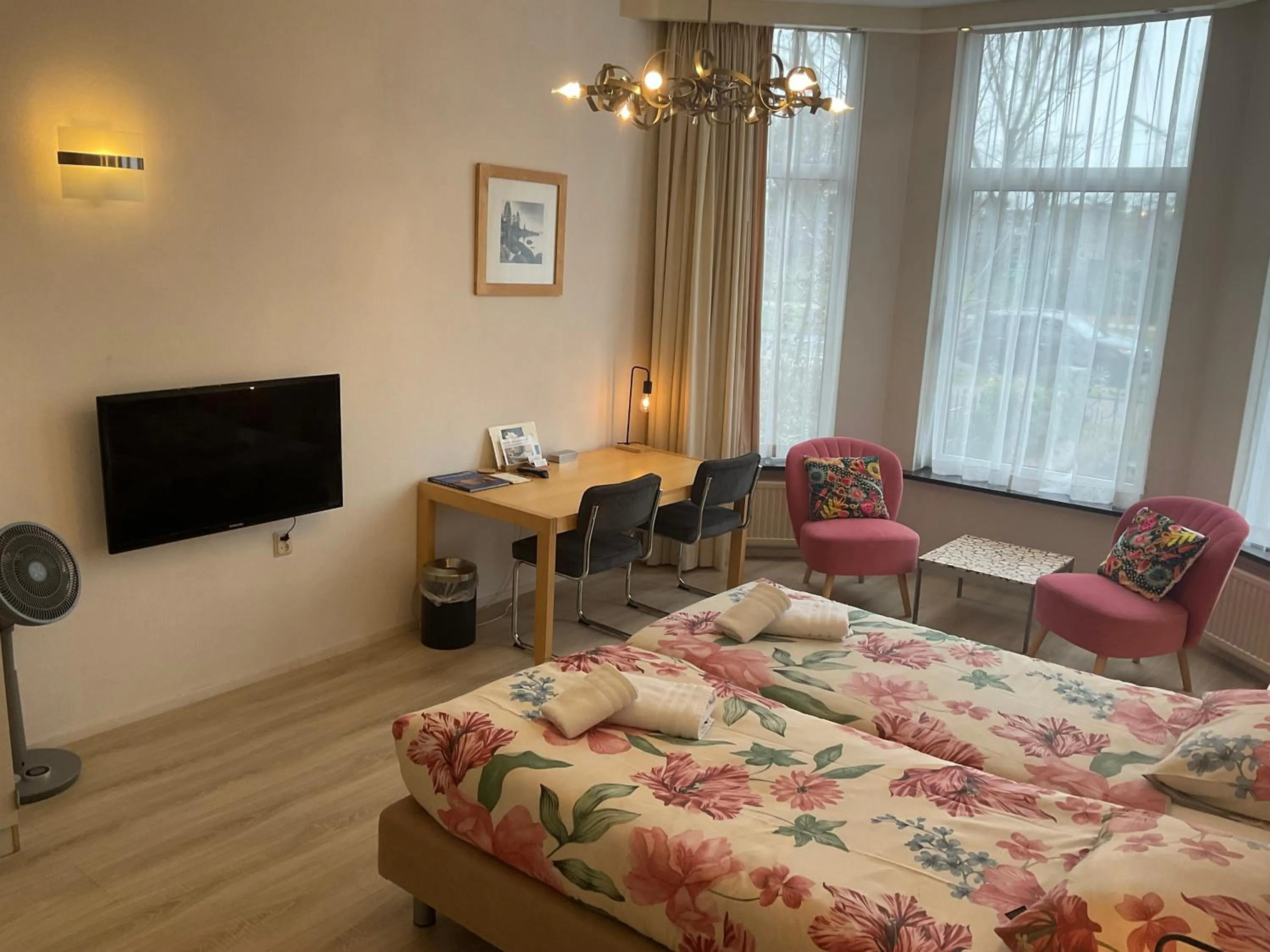 Seating area, Bed in Plato by Hofstad Studio’s