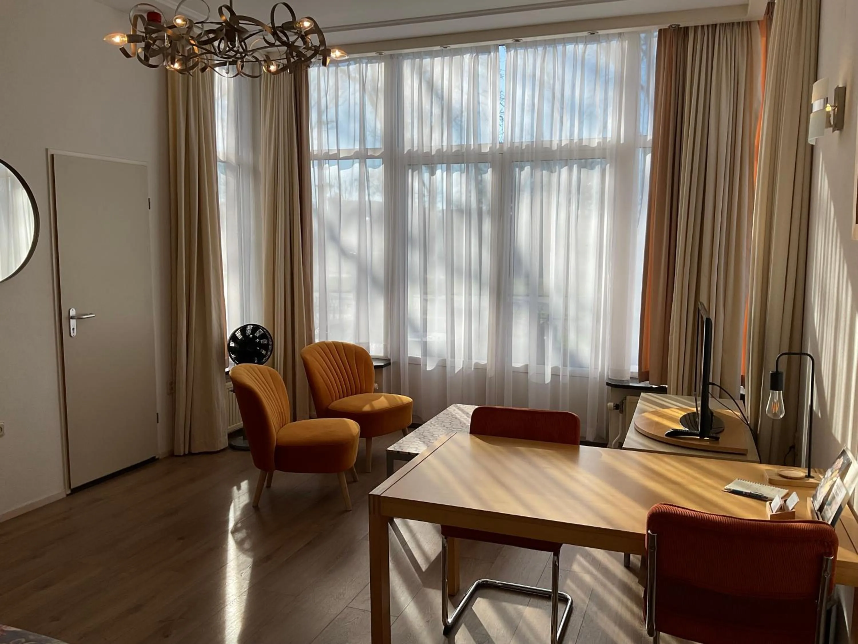 Seating area in Plato by Hofstad Studio’s