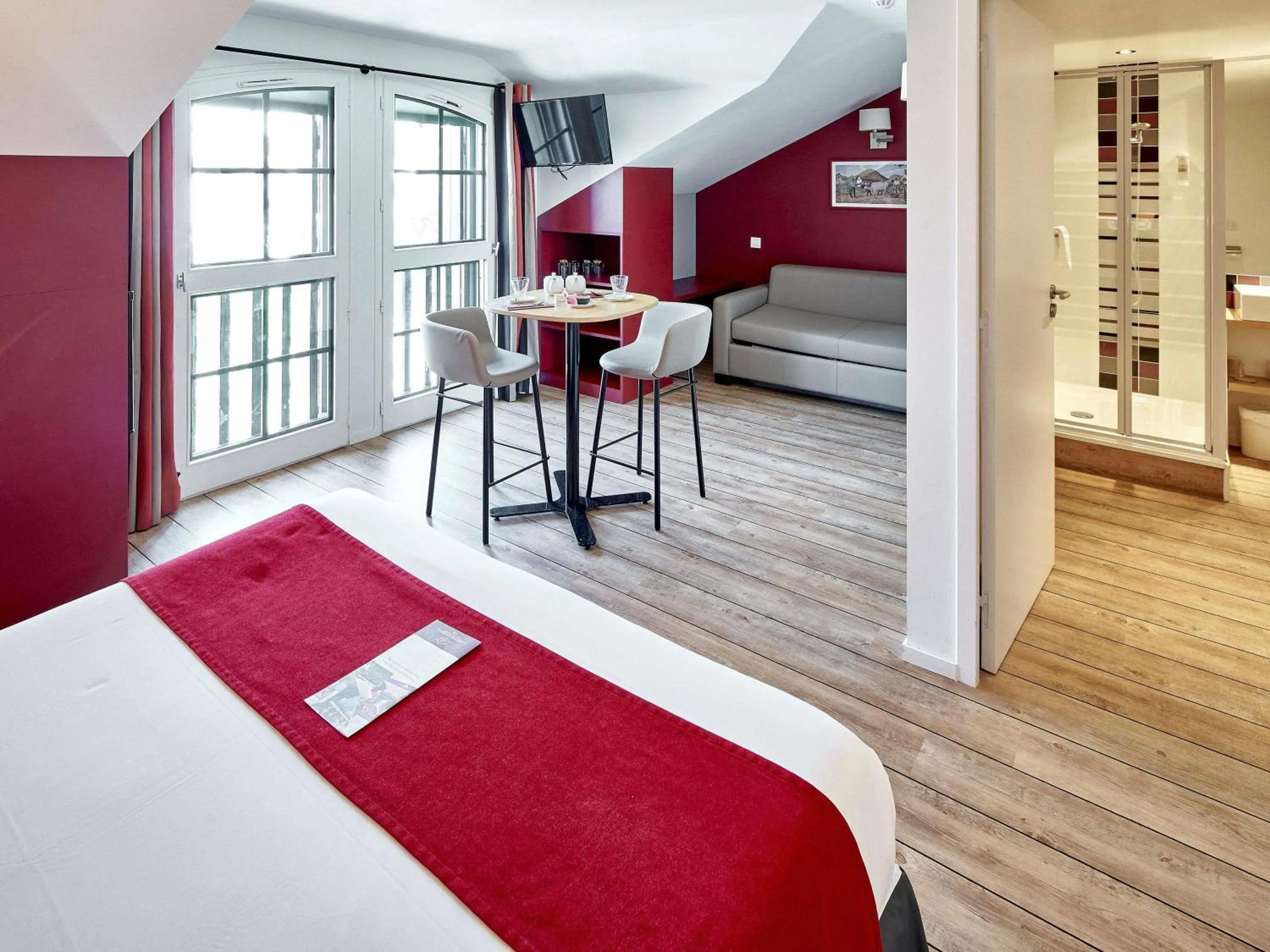 Bedroom, Bed in Hotel Donibane Saint-Jean-de-Luz