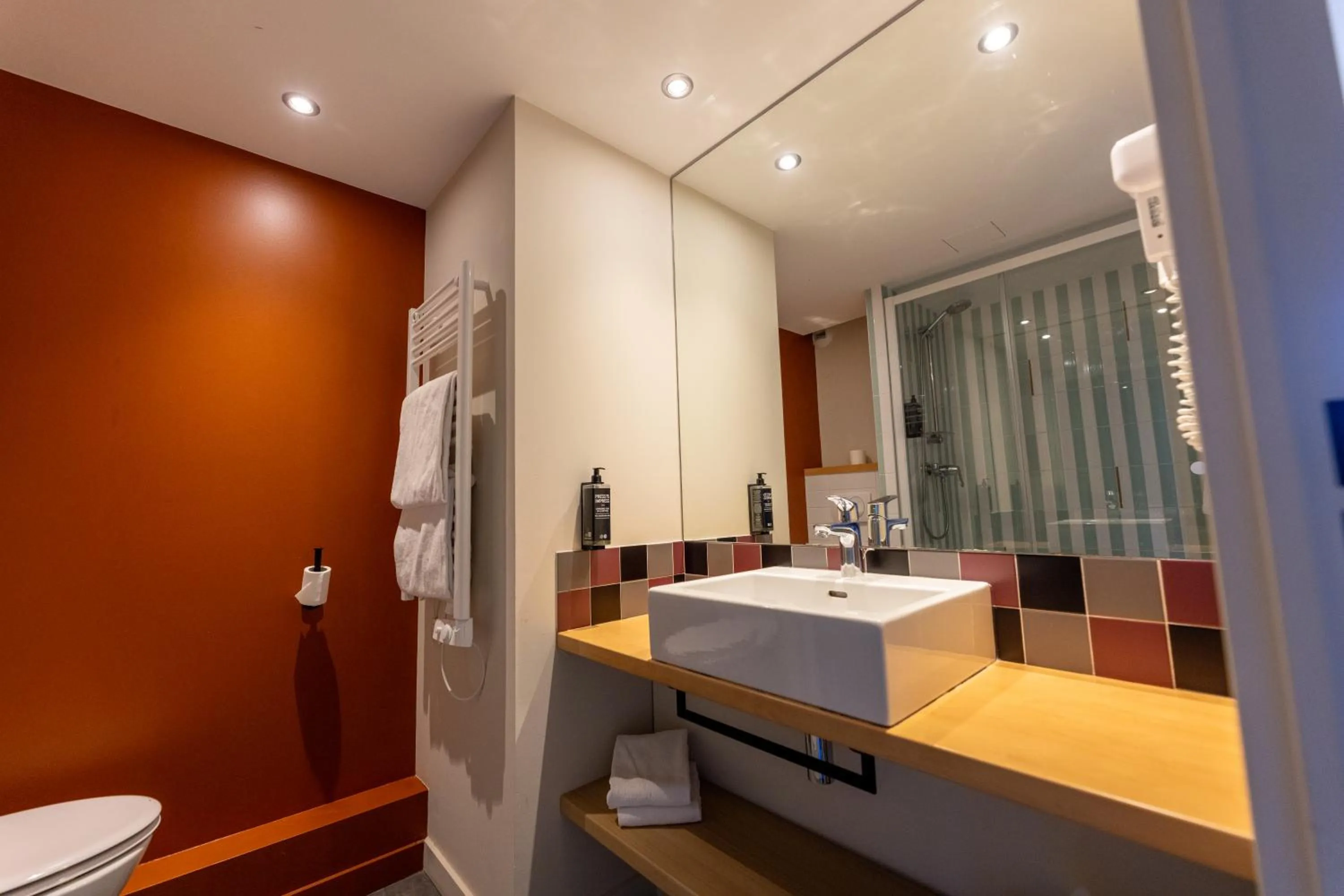 Bathroom in Hotel Donibane Saint-Jean-de-Luz