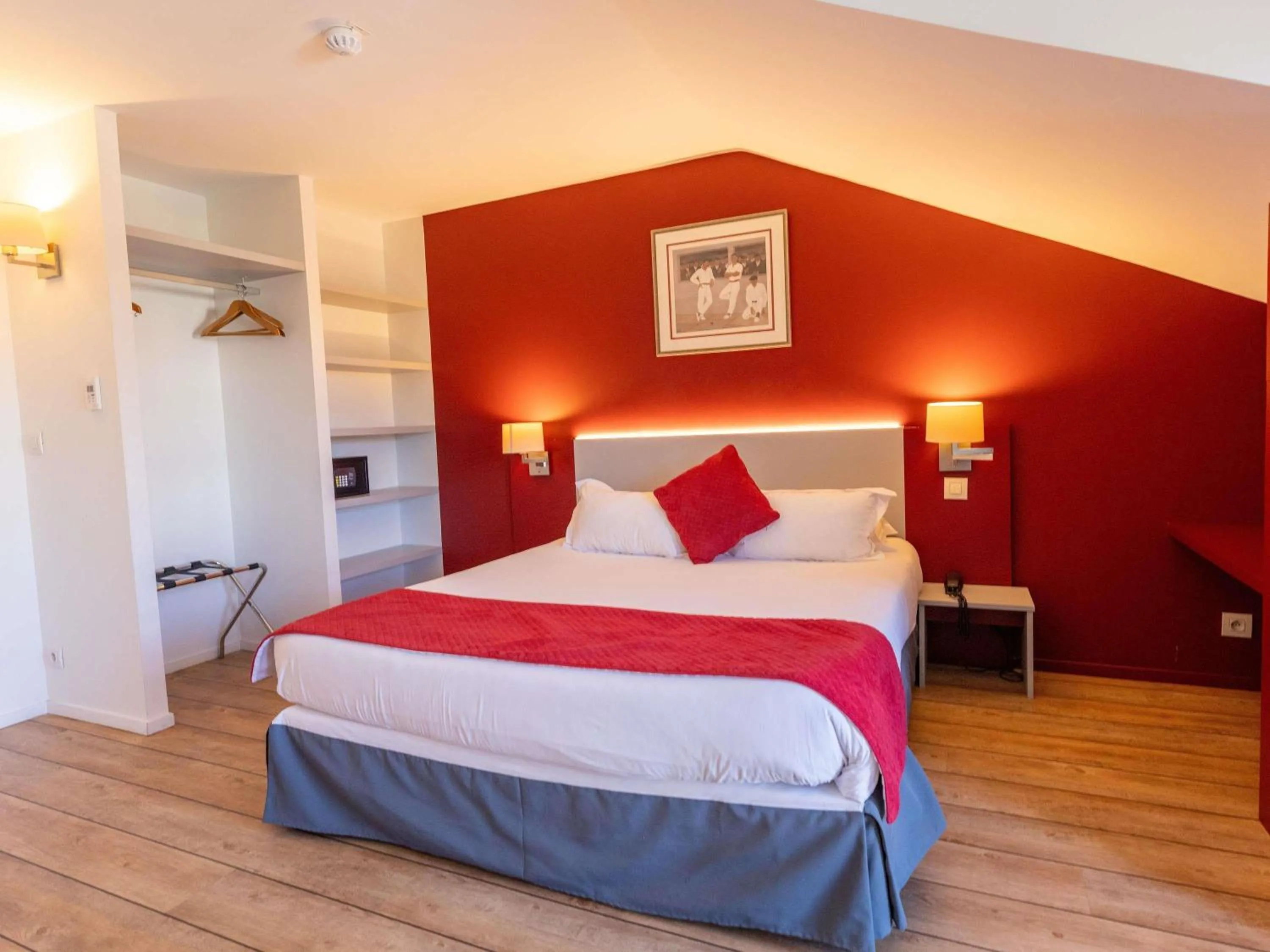 Bedroom, Bed in Hotel Donibane Saint-Jean-de-Luz