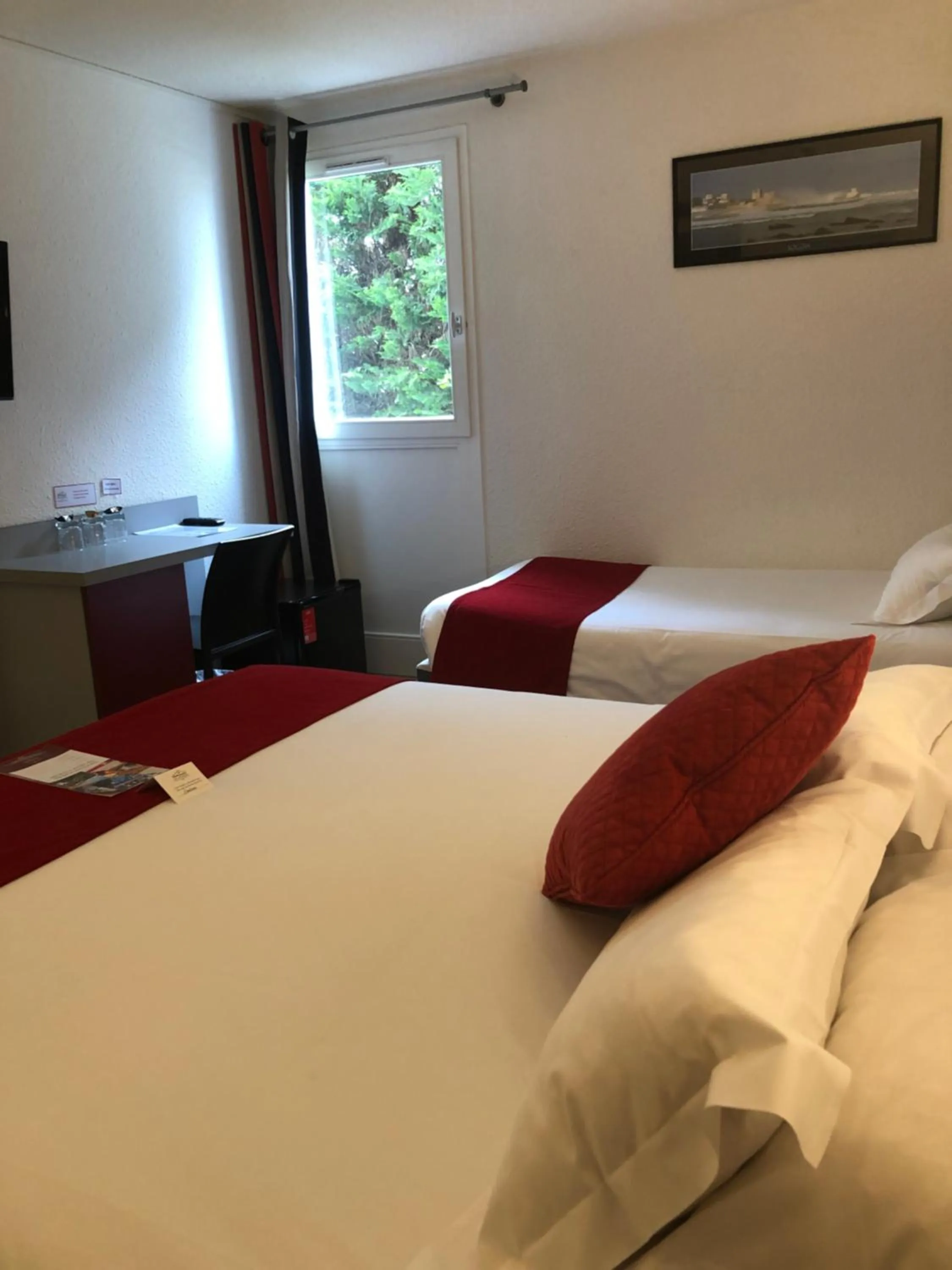 Bed in Hotel Donibane Saint-Jean-de-Luz