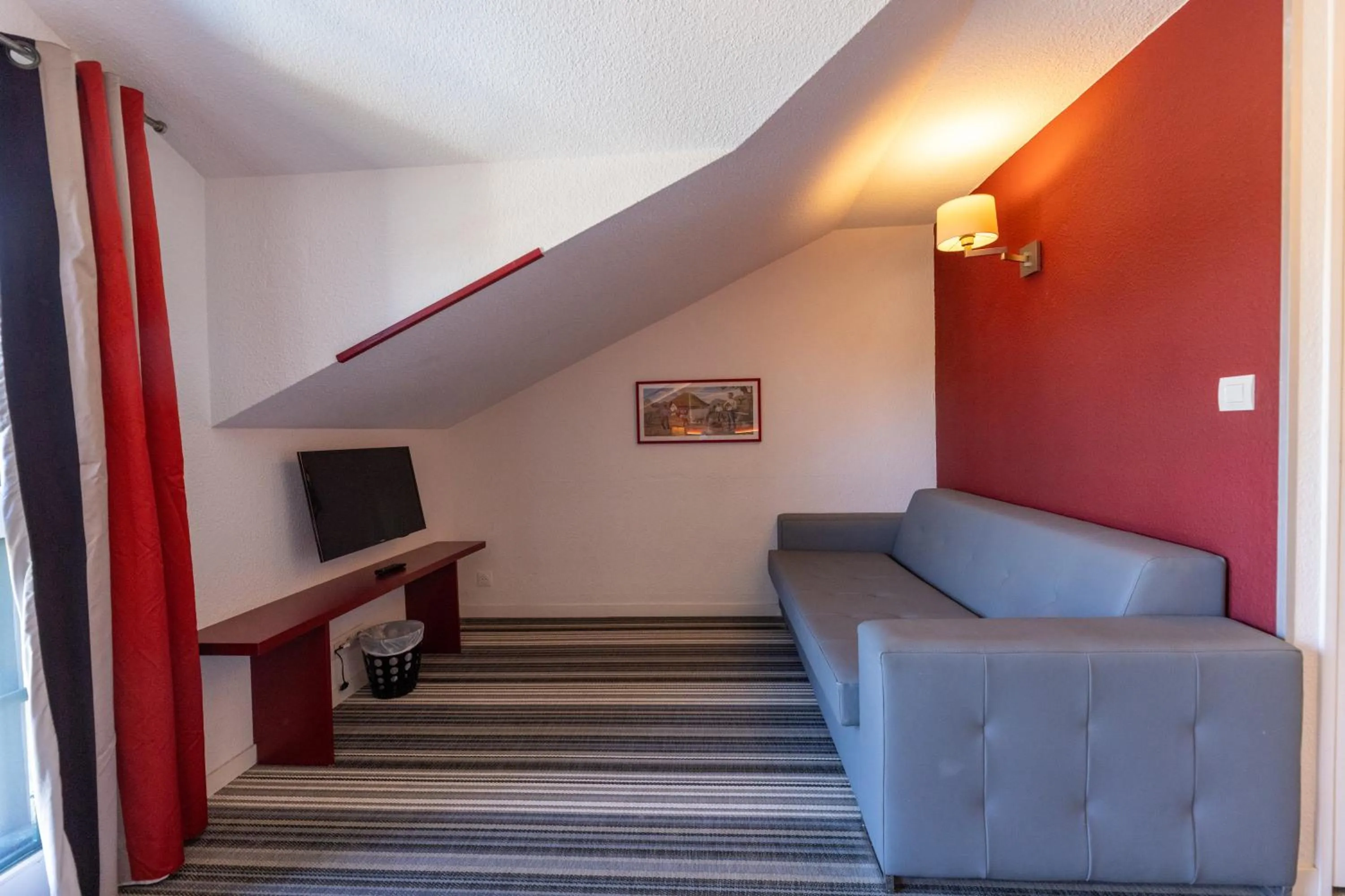 Communal lounge/ TV room in Hotel Donibane Saint-Jean-de-Luz