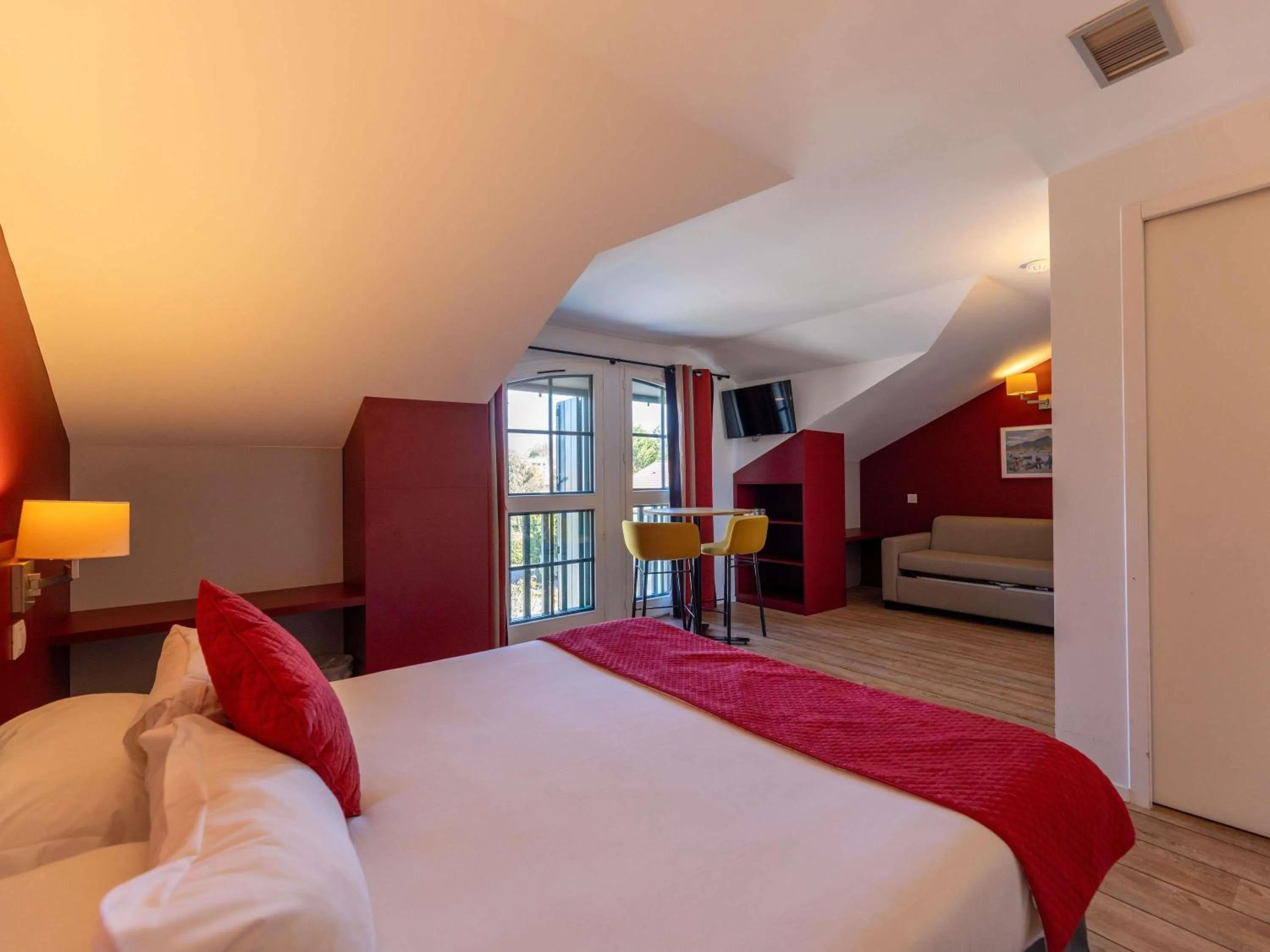 Bedroom, Bed in Hotel Donibane Saint-Jean-de-Luz