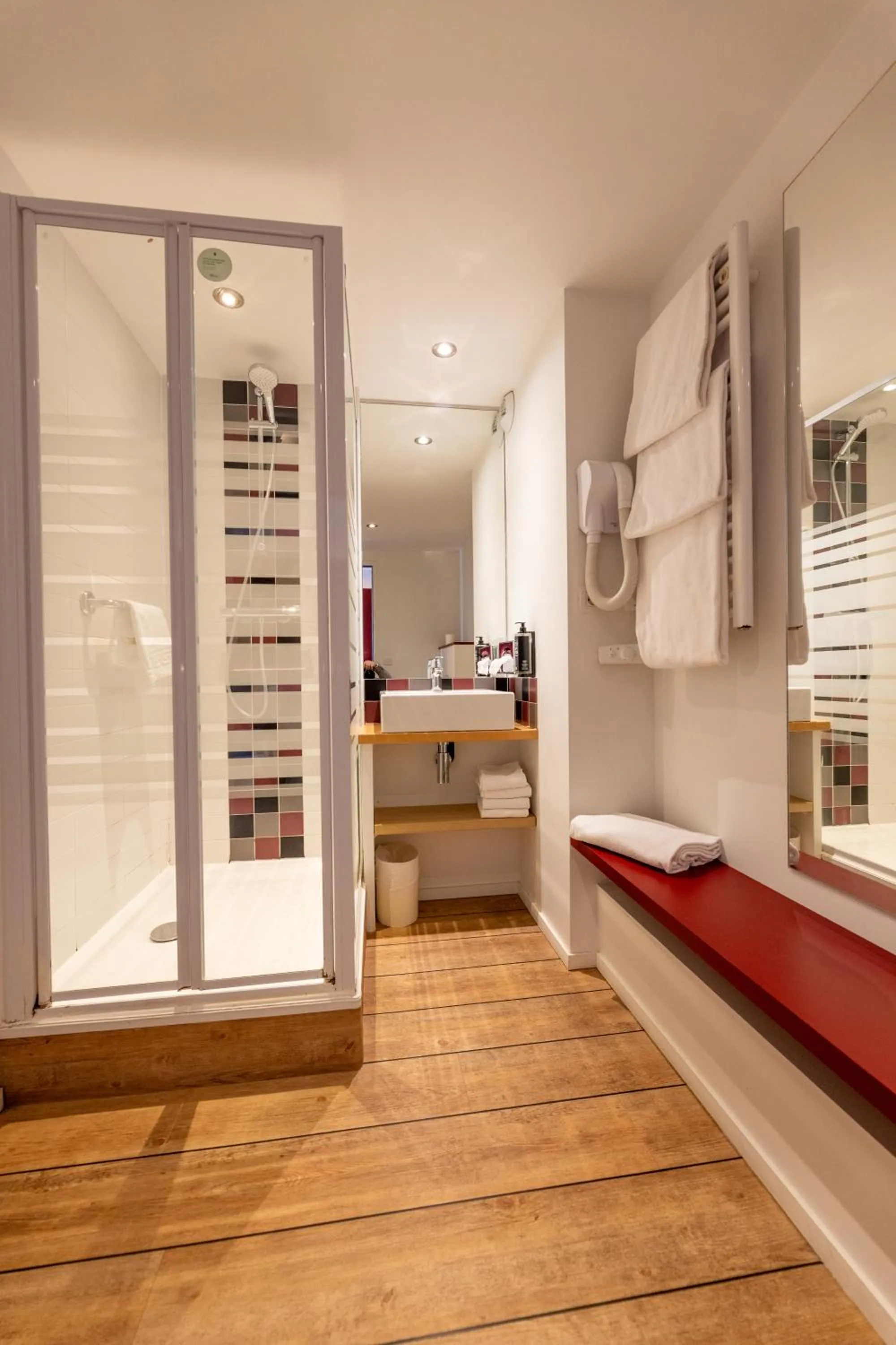 Bathroom in Hotel Donibane Saint-Jean-de-Luz