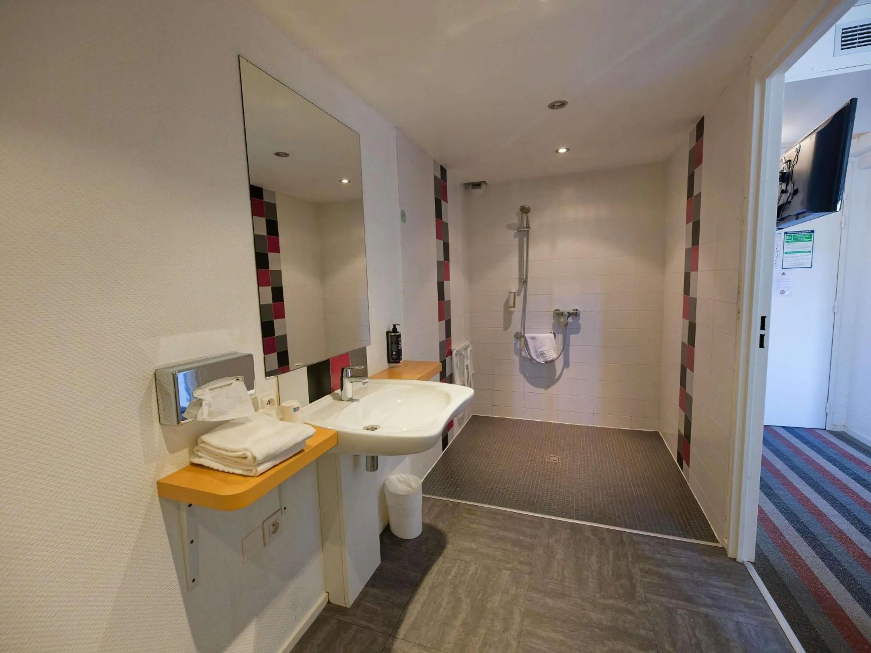 Bedroom in Hotel Donibane Saint-Jean-de-Luz