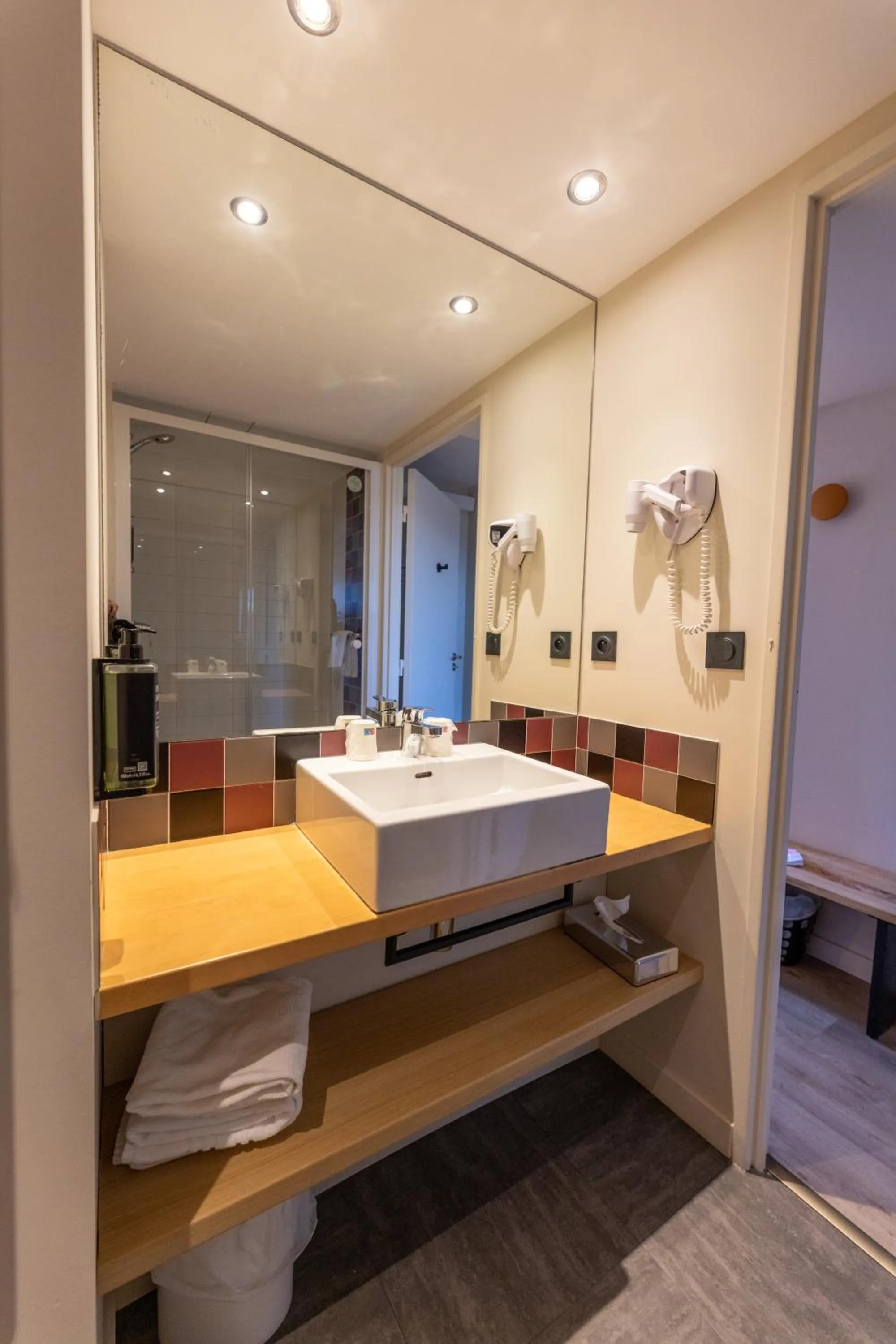 Bathroom in Hotel Donibane Saint-Jean-de-Luz