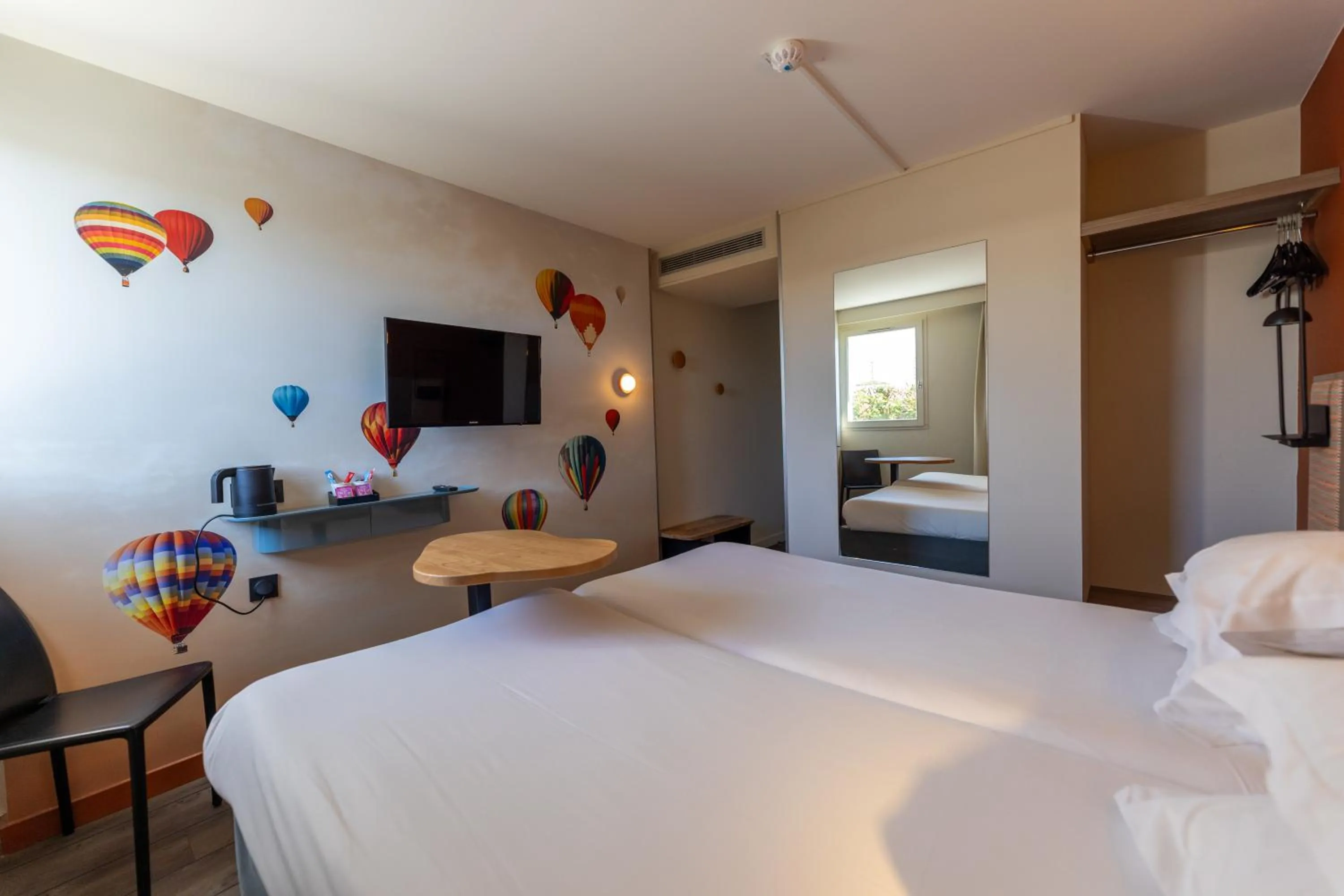 Bed in Hotel Donibane Saint-Jean-de-Luz