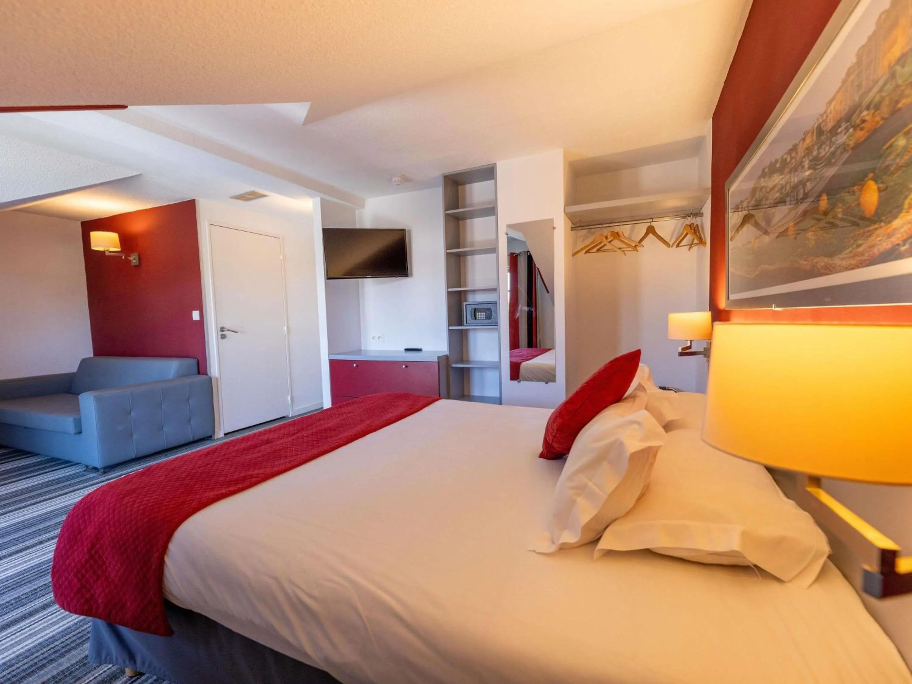 Bedroom, Bed in Hotel Donibane Saint-Jean-de-Luz