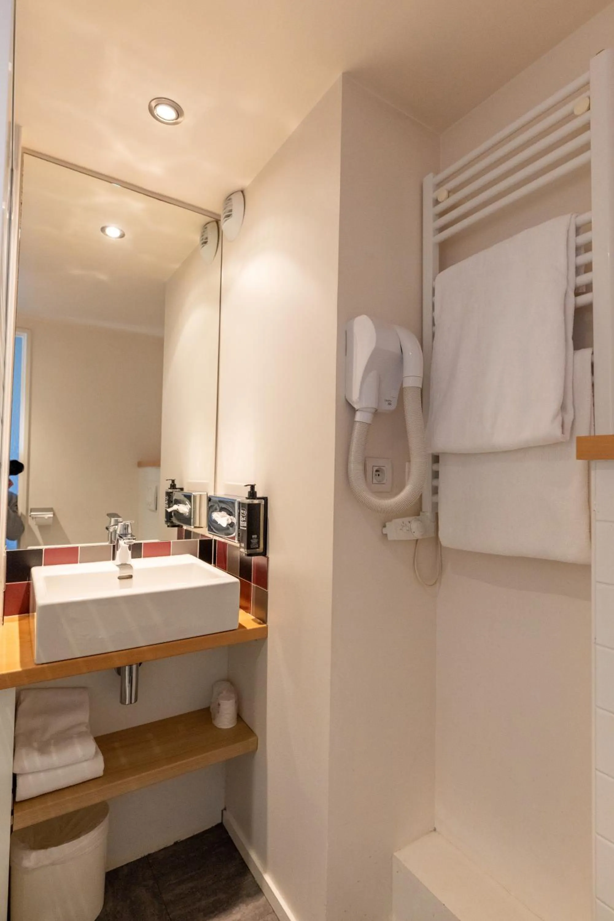 Bathroom in Hotel Donibane Saint-Jean-de-Luz