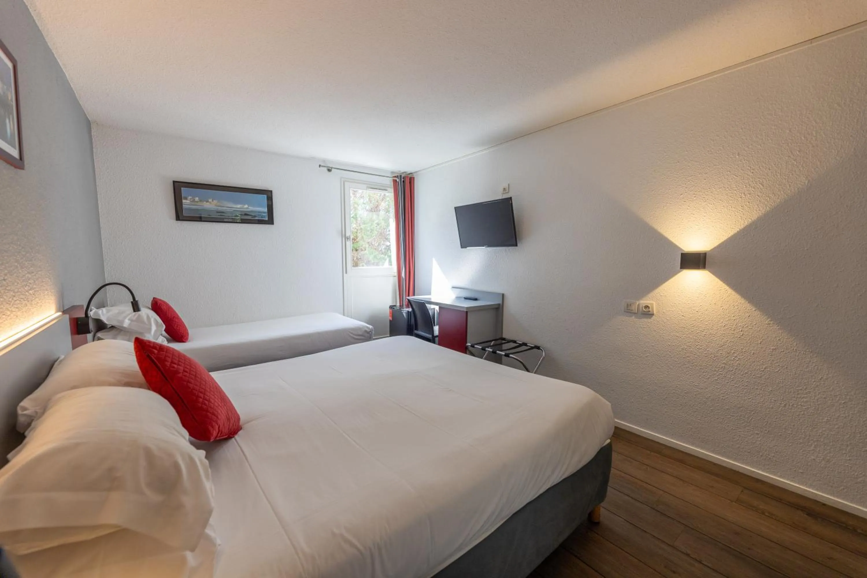 Bed in Hotel Donibane Saint-Jean-de-Luz