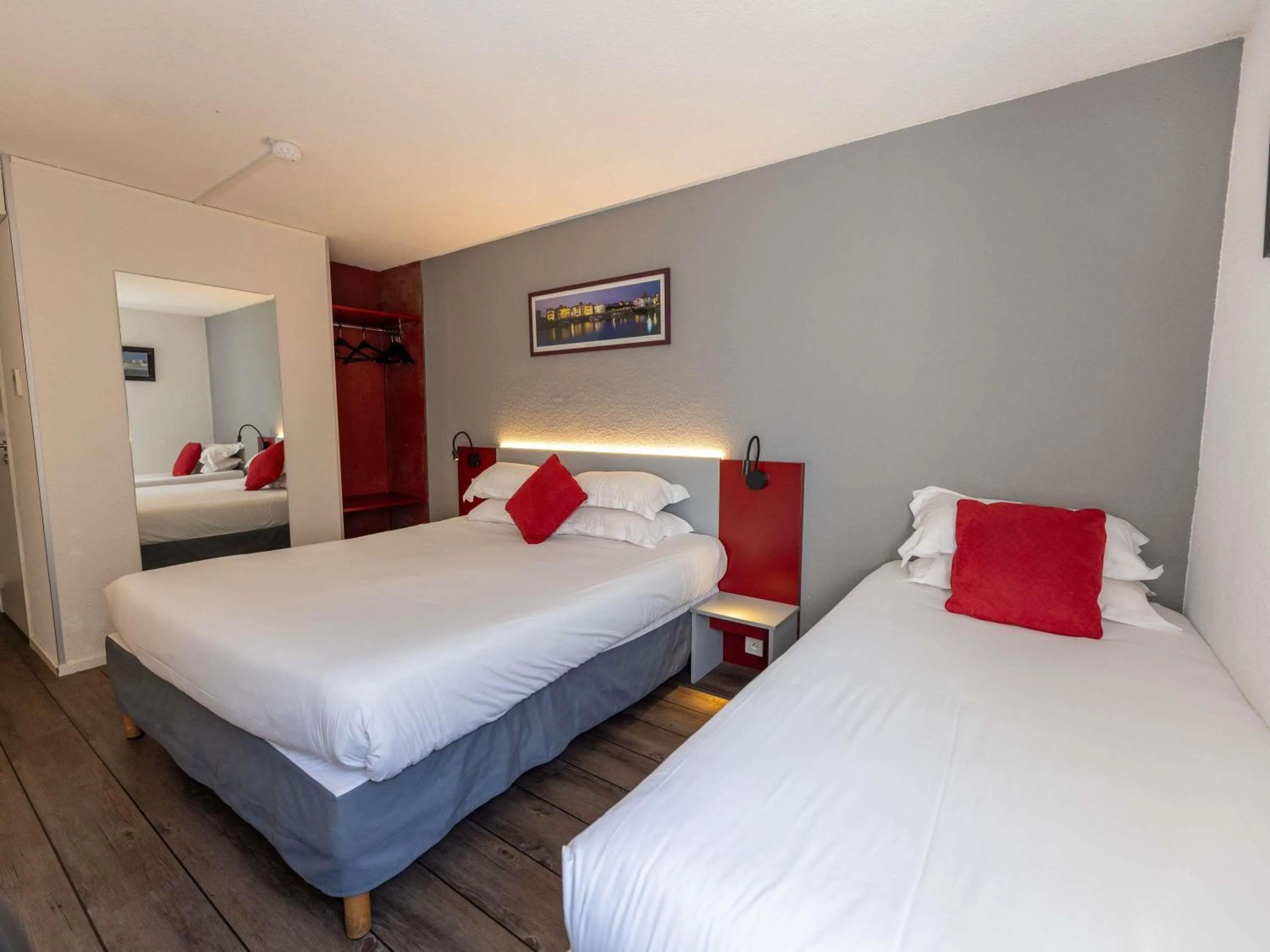 Bedroom, Bed in Hotel Donibane Saint-Jean-de-Luz