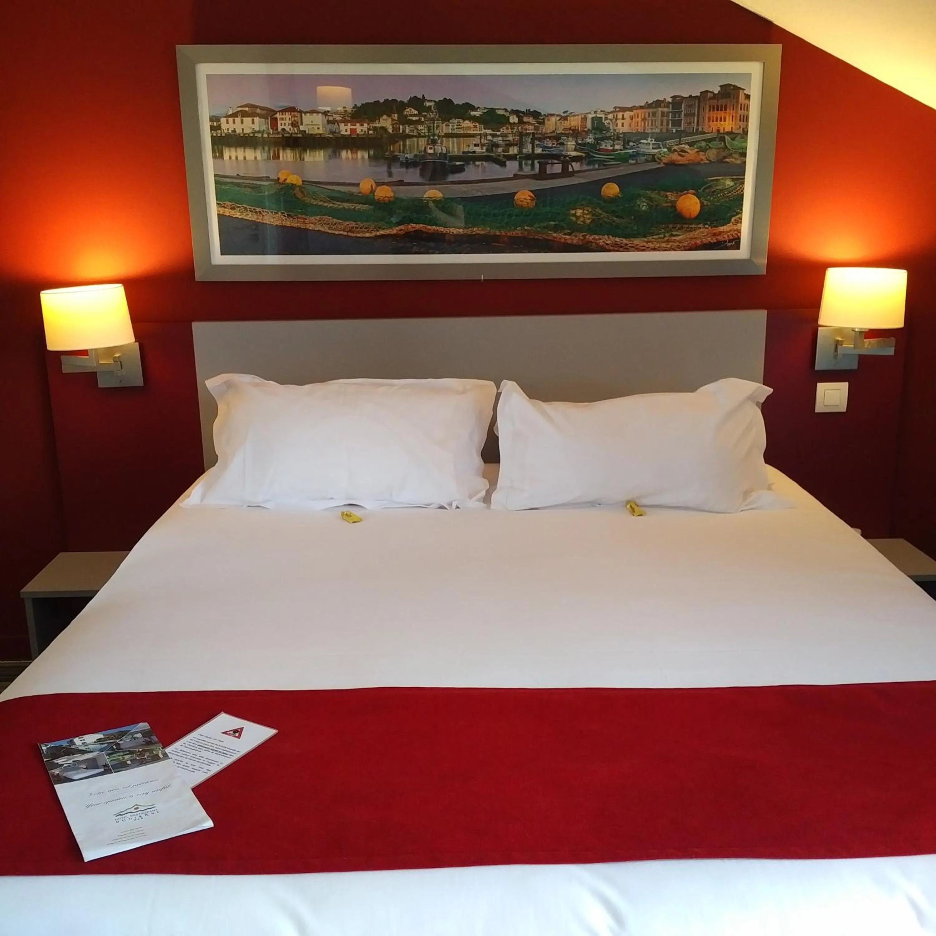 Bed in Hotel Donibane Saint-Jean-de-Luz