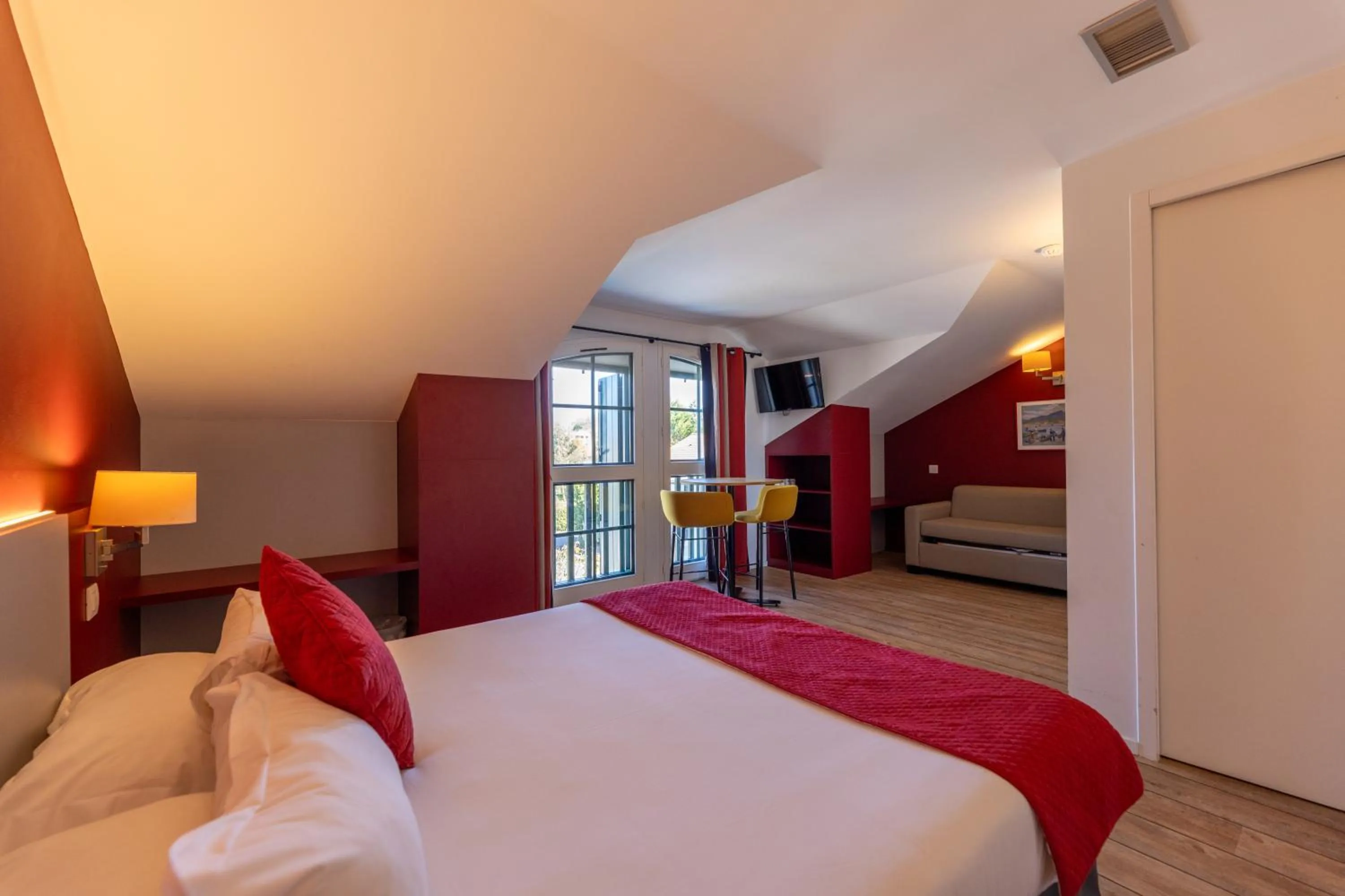 TV and multimedia, Bed in Hotel Donibane Saint-Jean-de-Luz