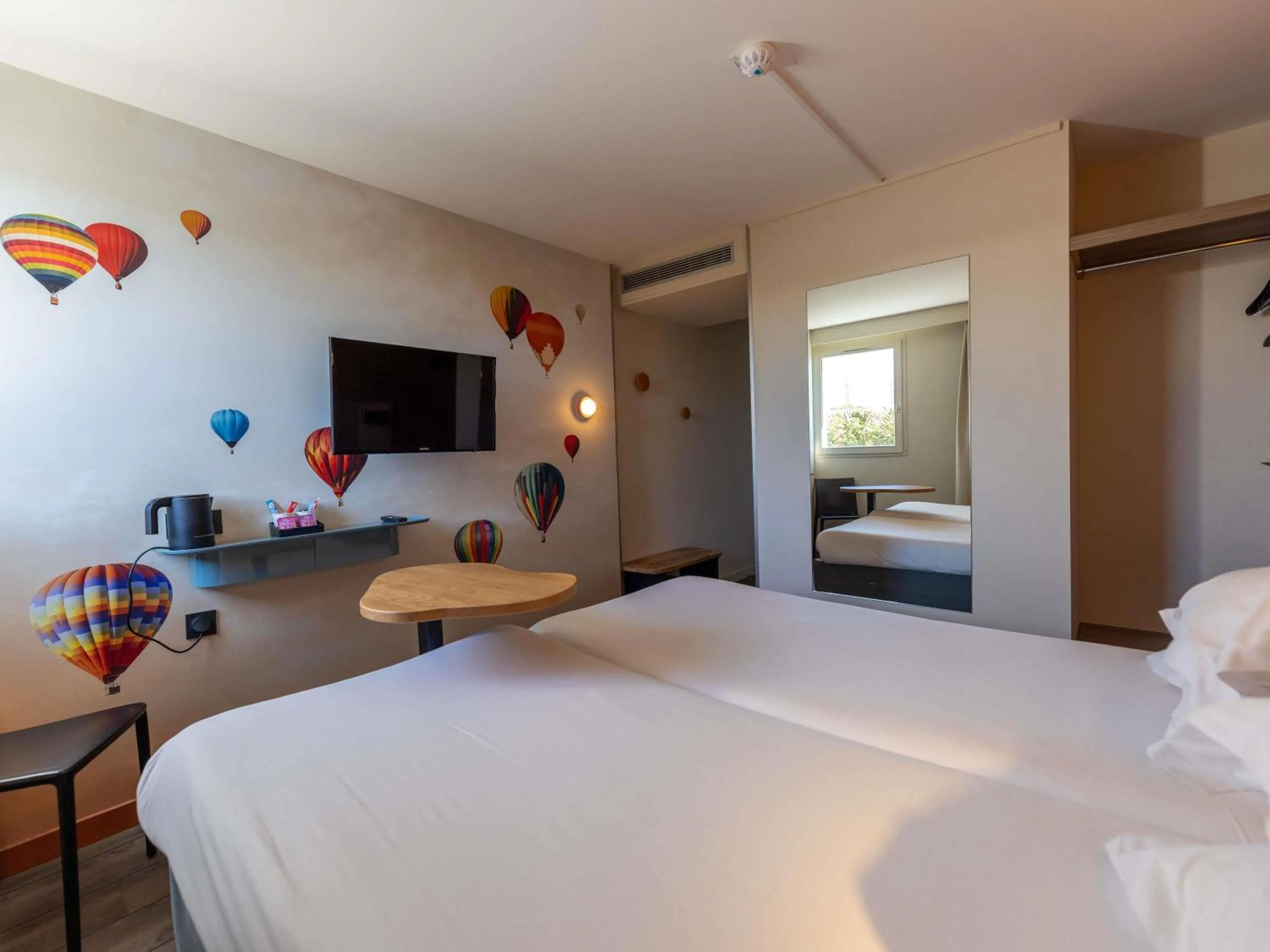 Bedroom, Bed in Hotel Donibane Saint-Jean-de-Luz