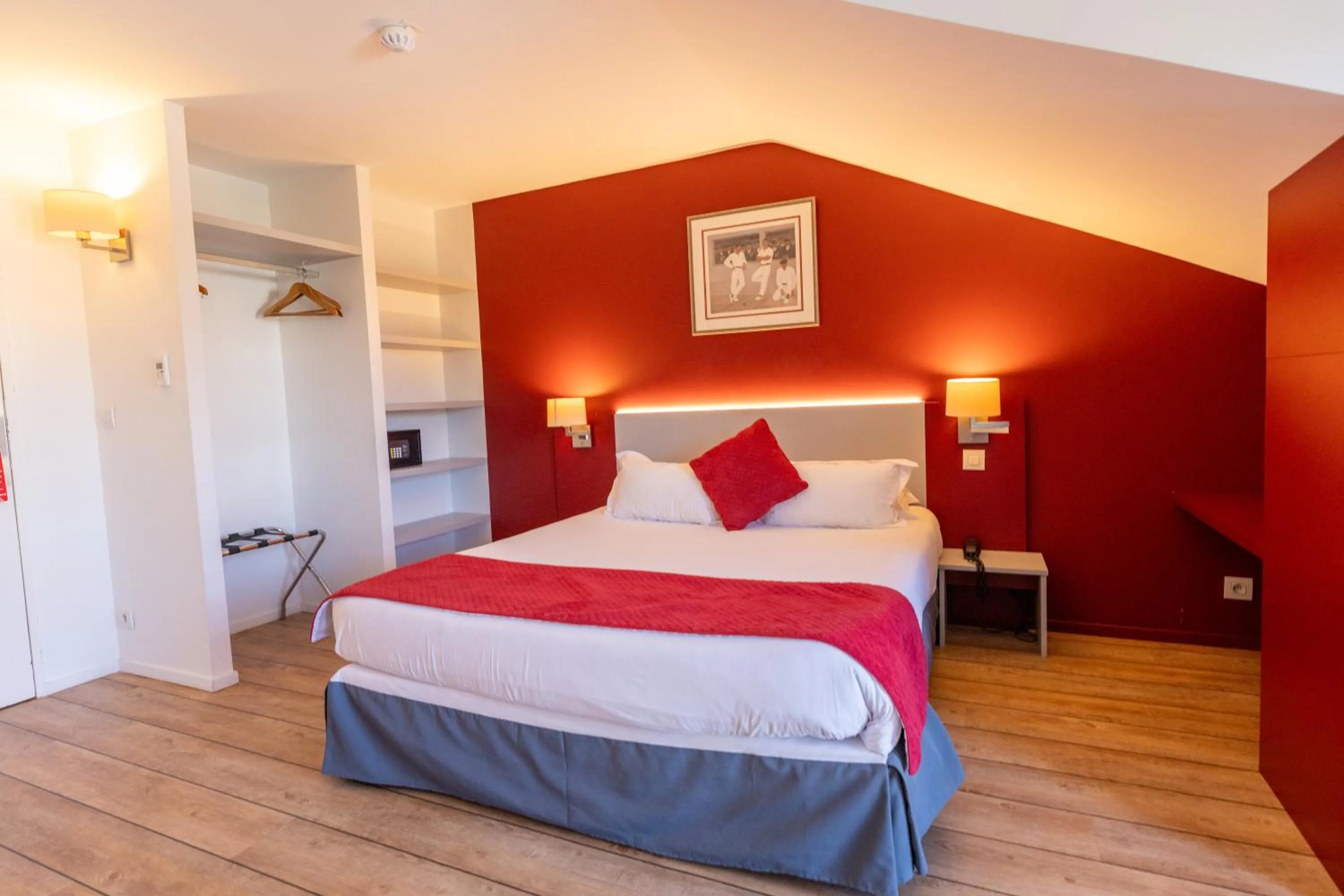 Bed in Hotel Donibane Saint-Jean-de-Luz