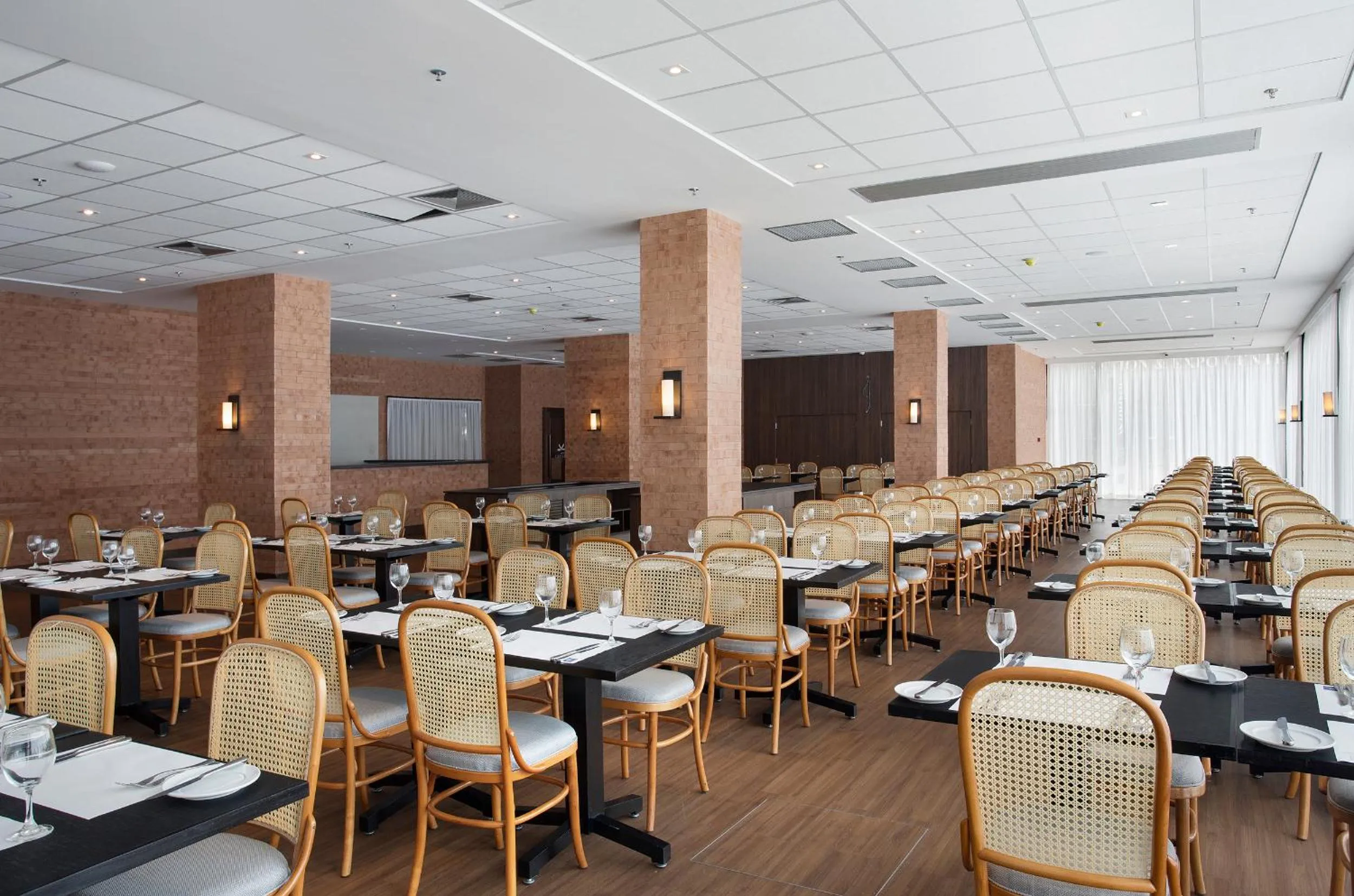 Restaurant/places to eat in Windsor Tower Hotel