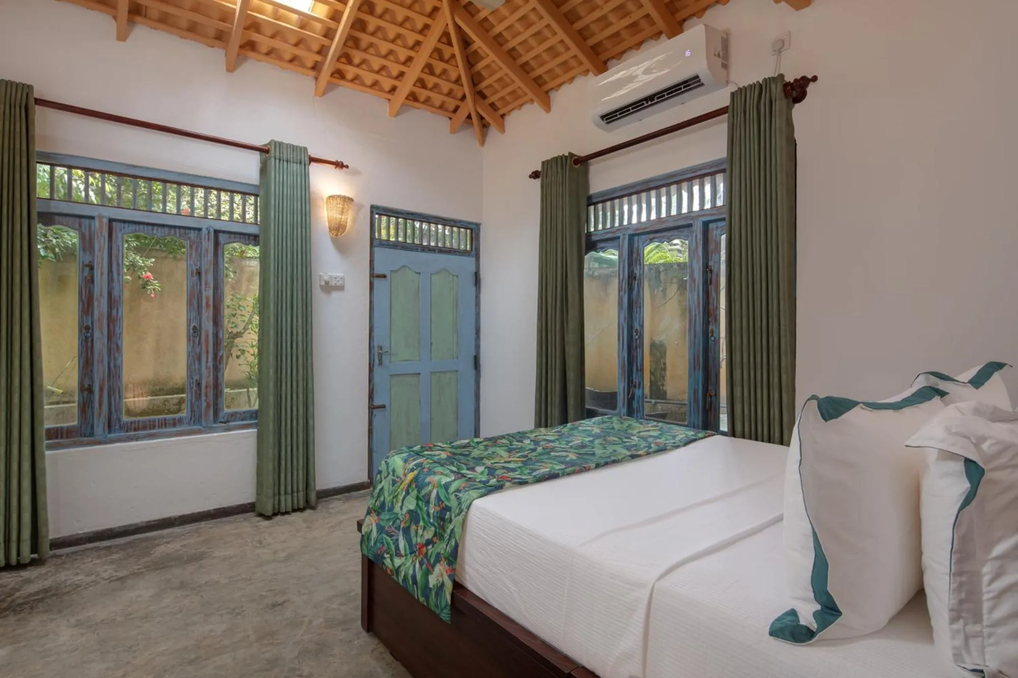 Photo of the whole room, Bed in Green Escape Unawatuna