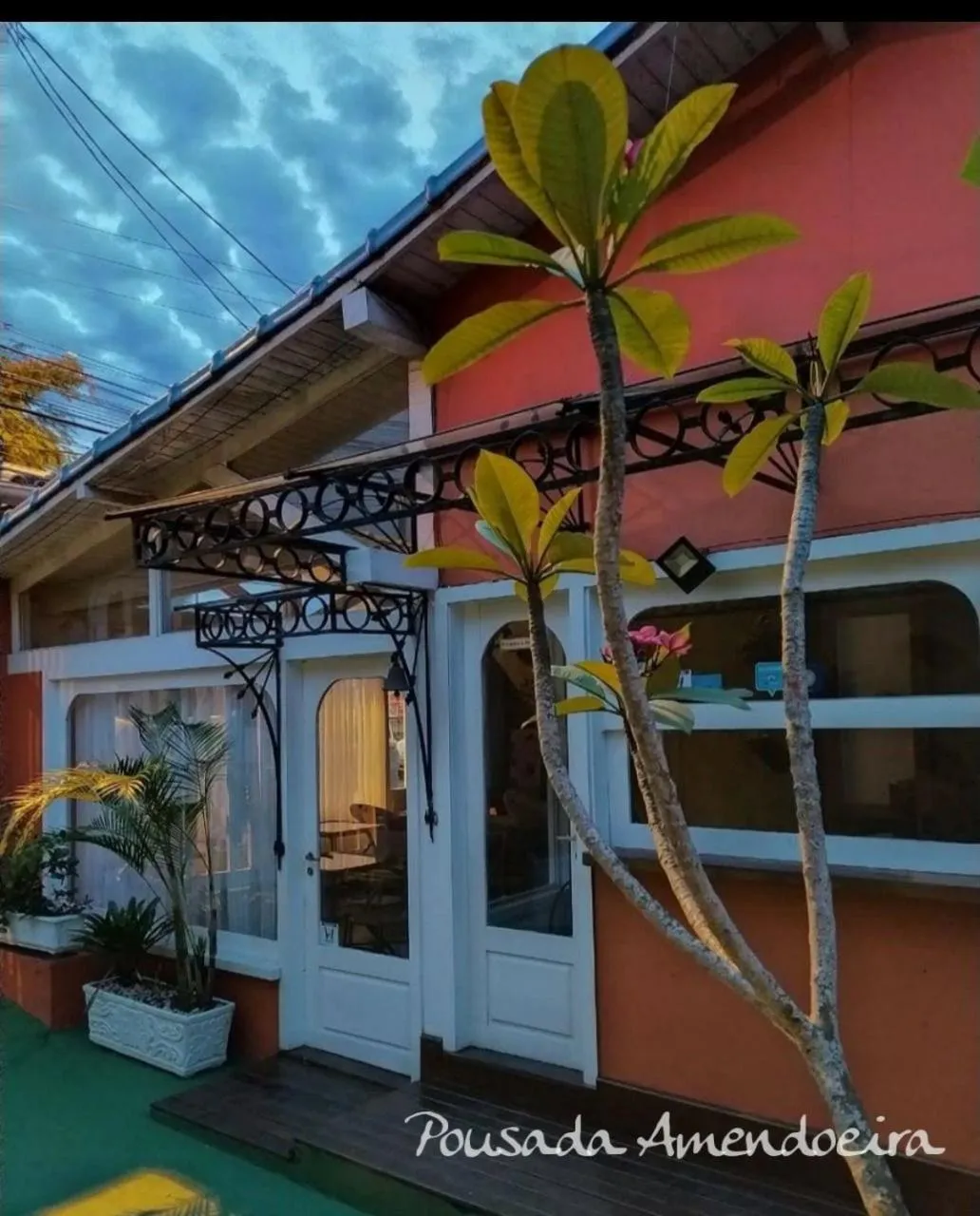 Facade/entrance in POUSADA AMENDOEIRA