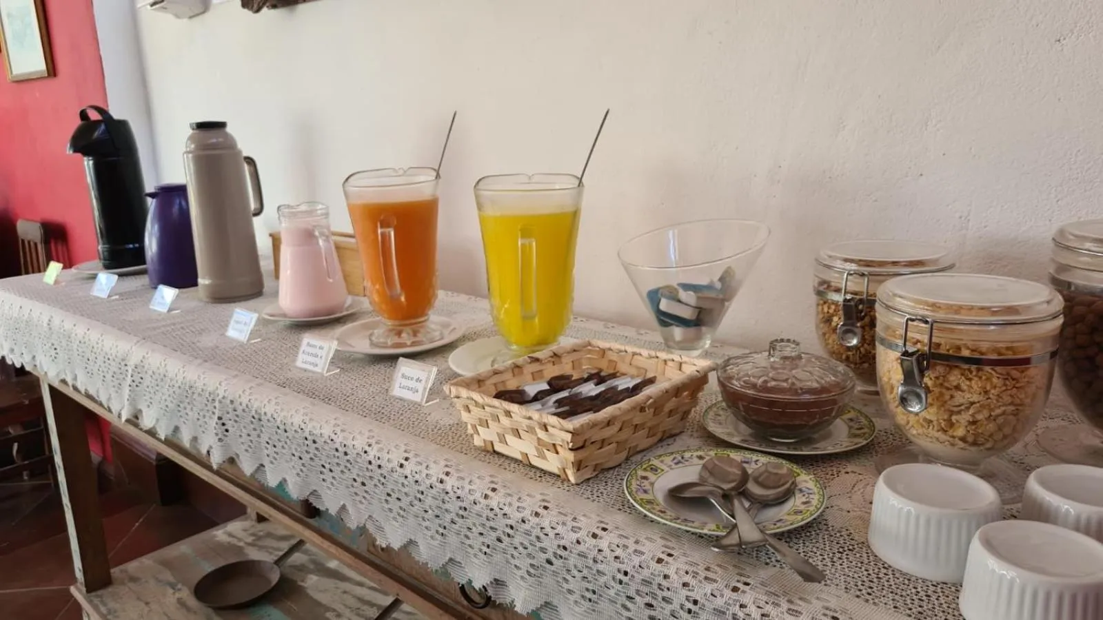 Breakfast in POUSADA AMENDOEIRA