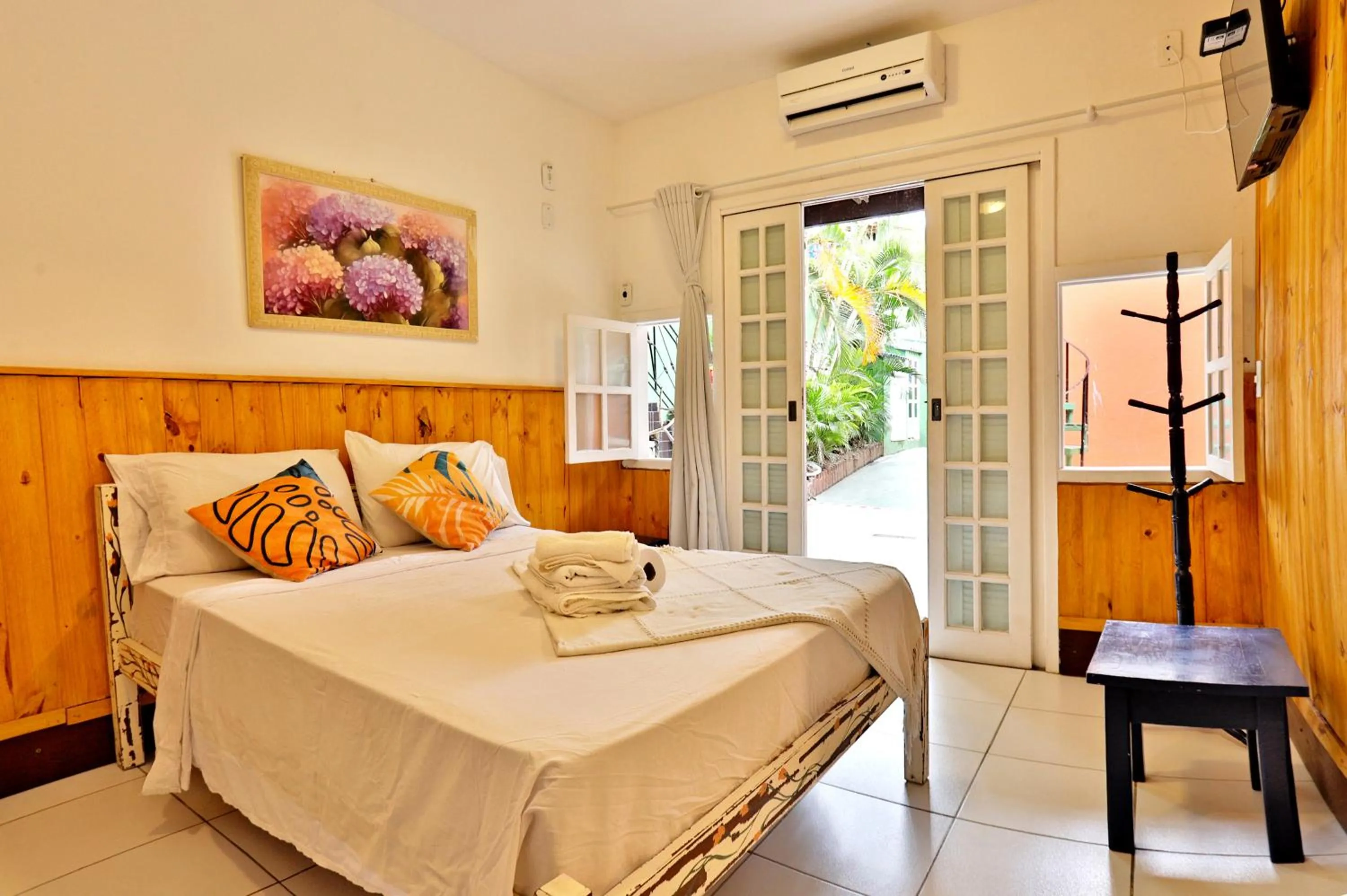 Photo of the whole room, Bed in POUSADA AMENDOEIRA