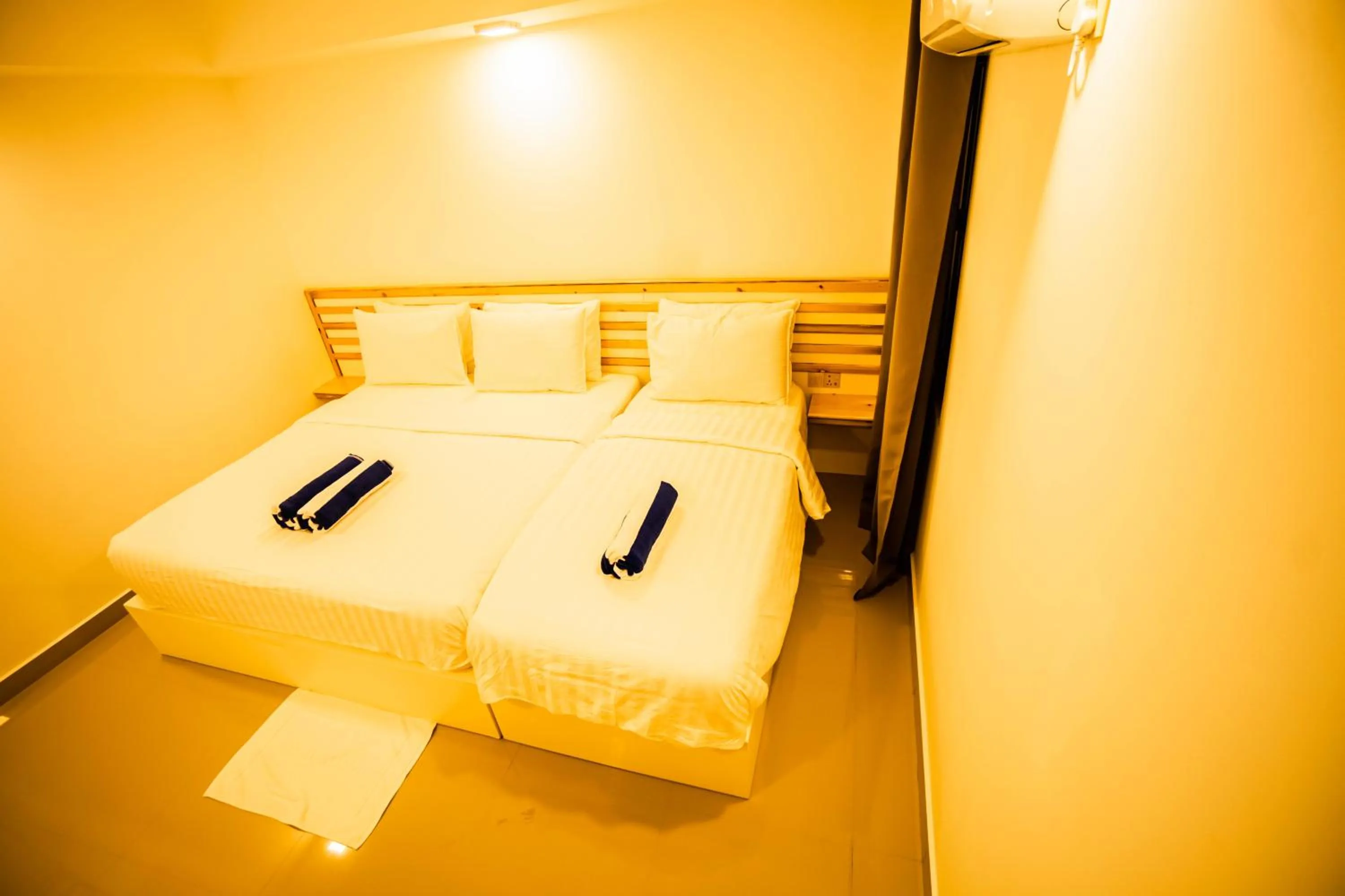 Bed in Lagoona Sunset