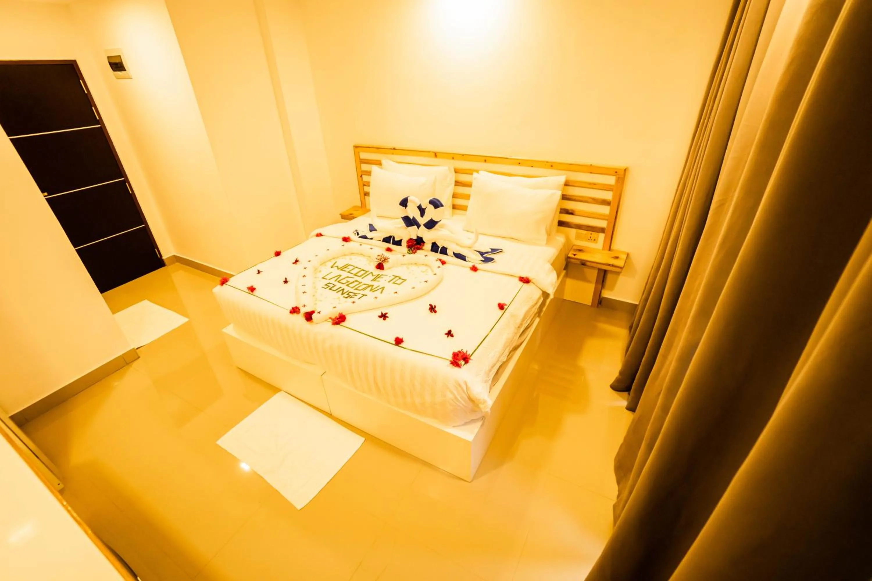 Bed in Lagoona Sunset