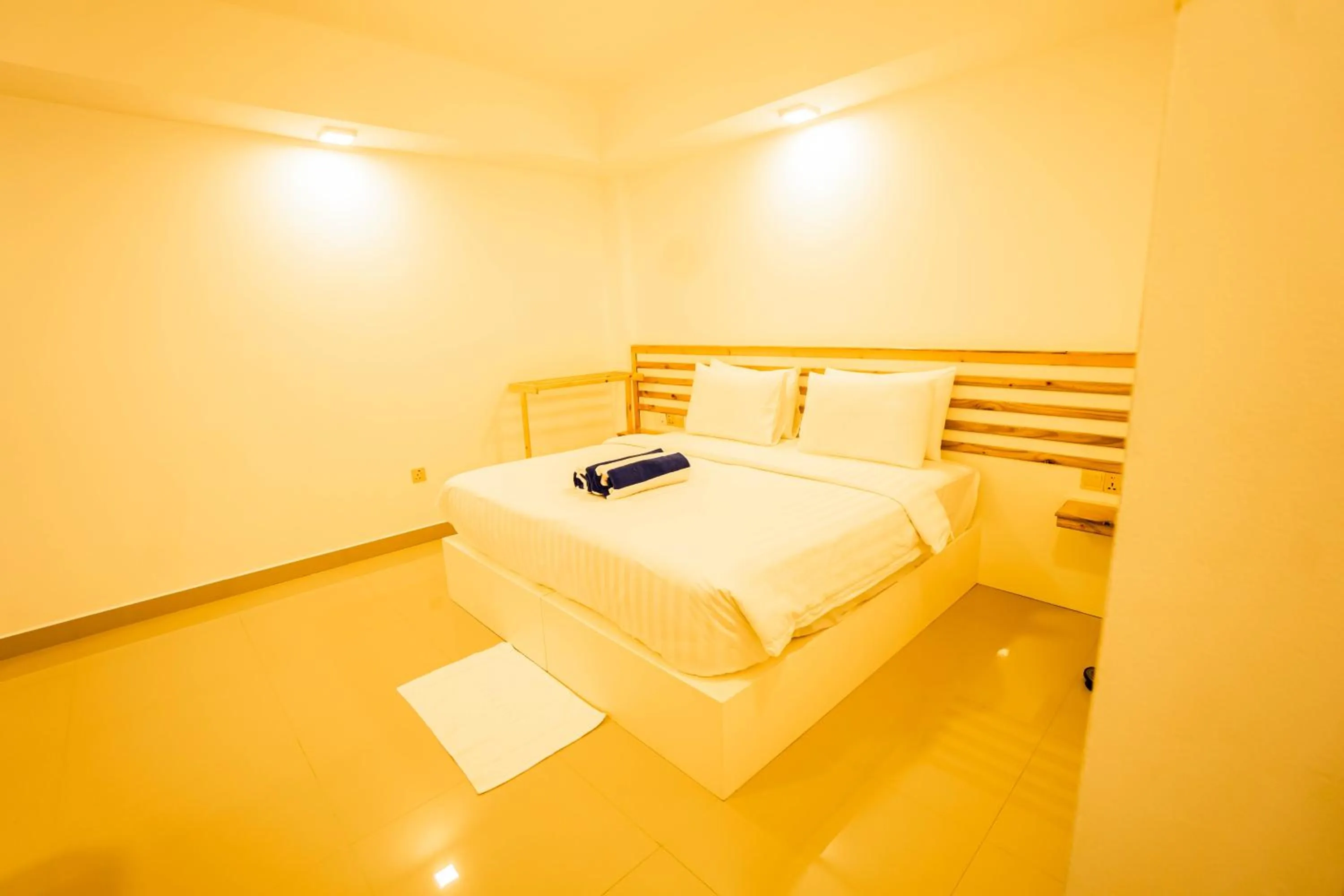 Bed in Lagoona Sunset