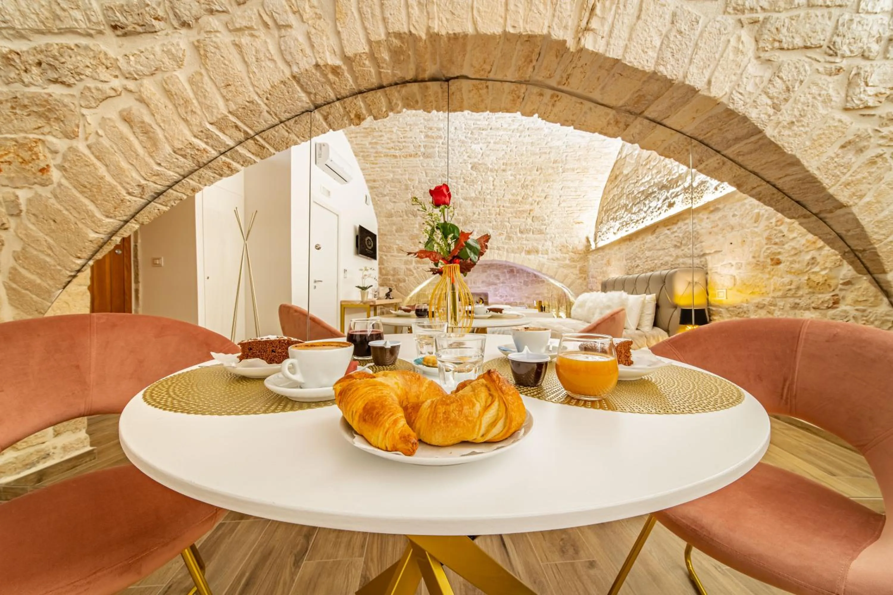 Food and drinks in Gold Suite B&B