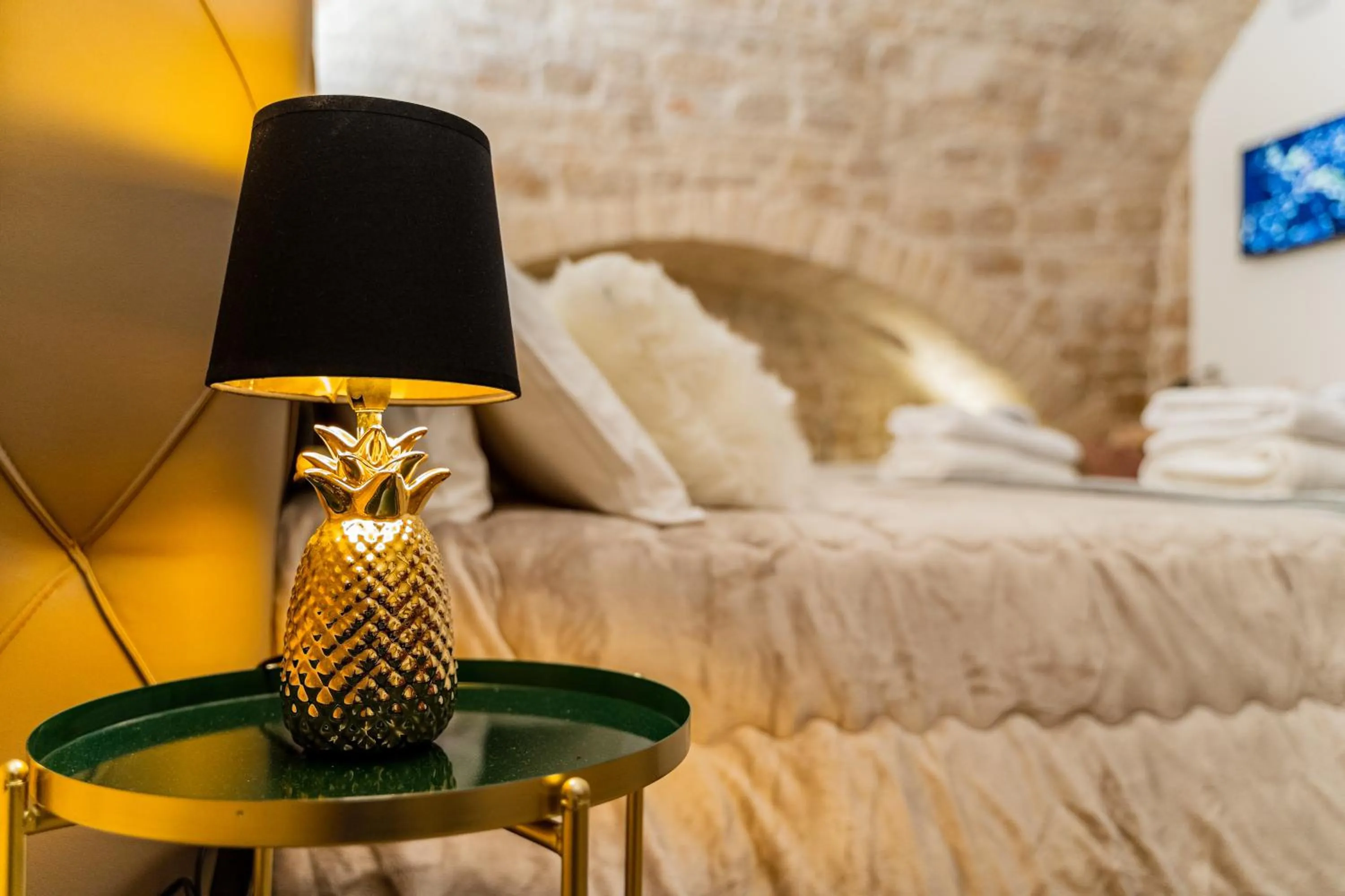 Photo of the whole room, Bed in Gold Suite B&B