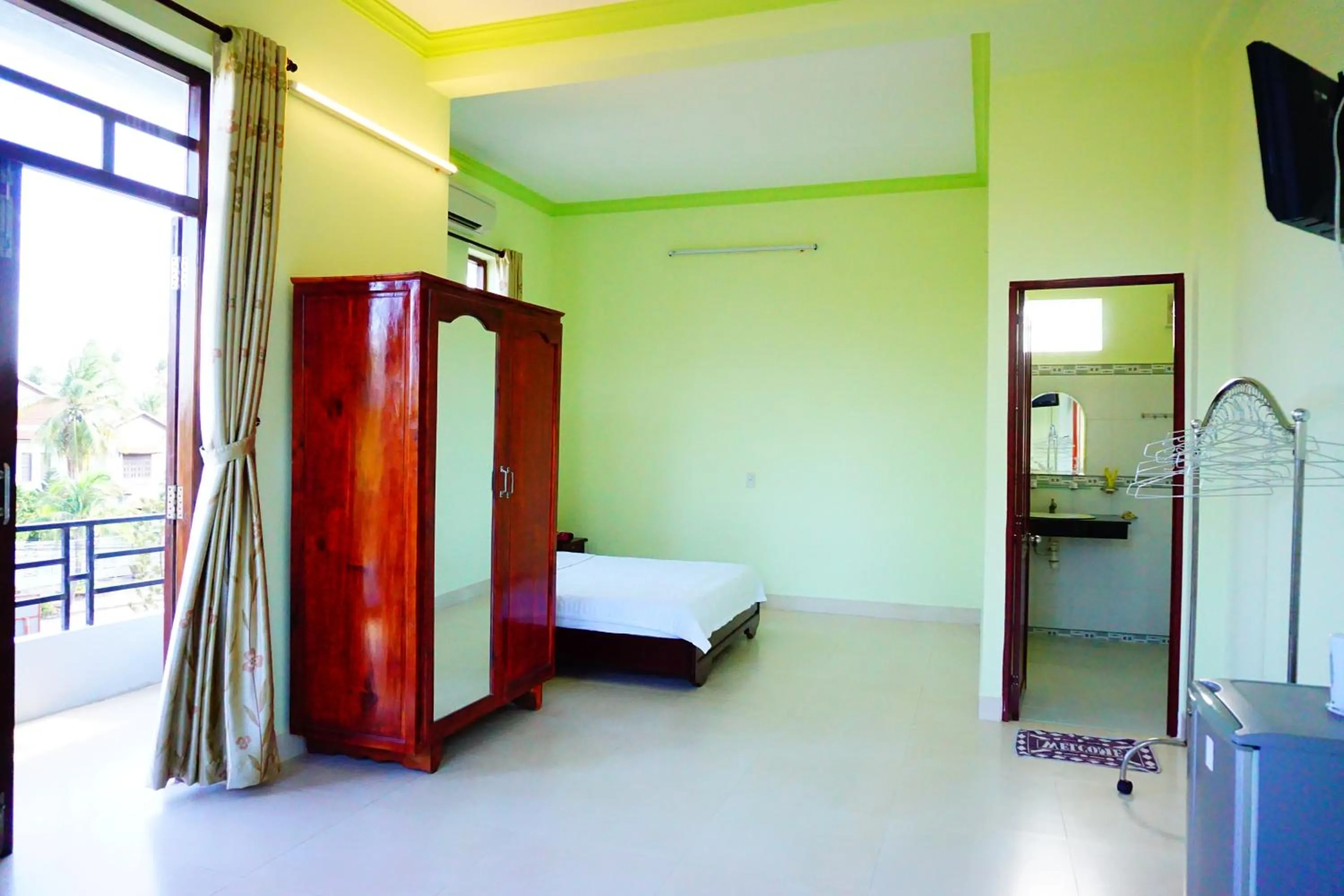 Bedroom, Bed in Cat Tien Guesthouse