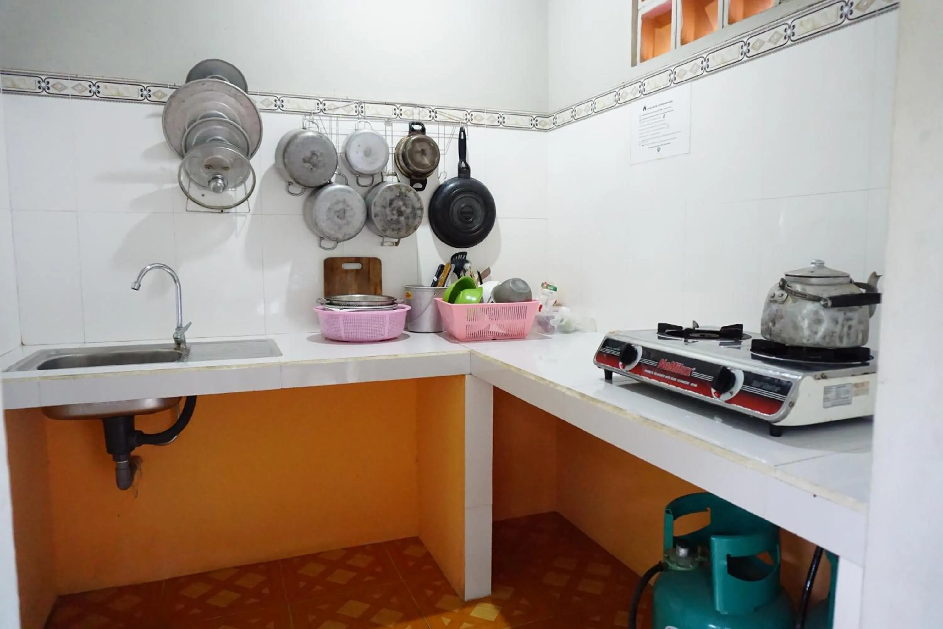 Kitchen or kitchenette in Cat Tien Guesthouse