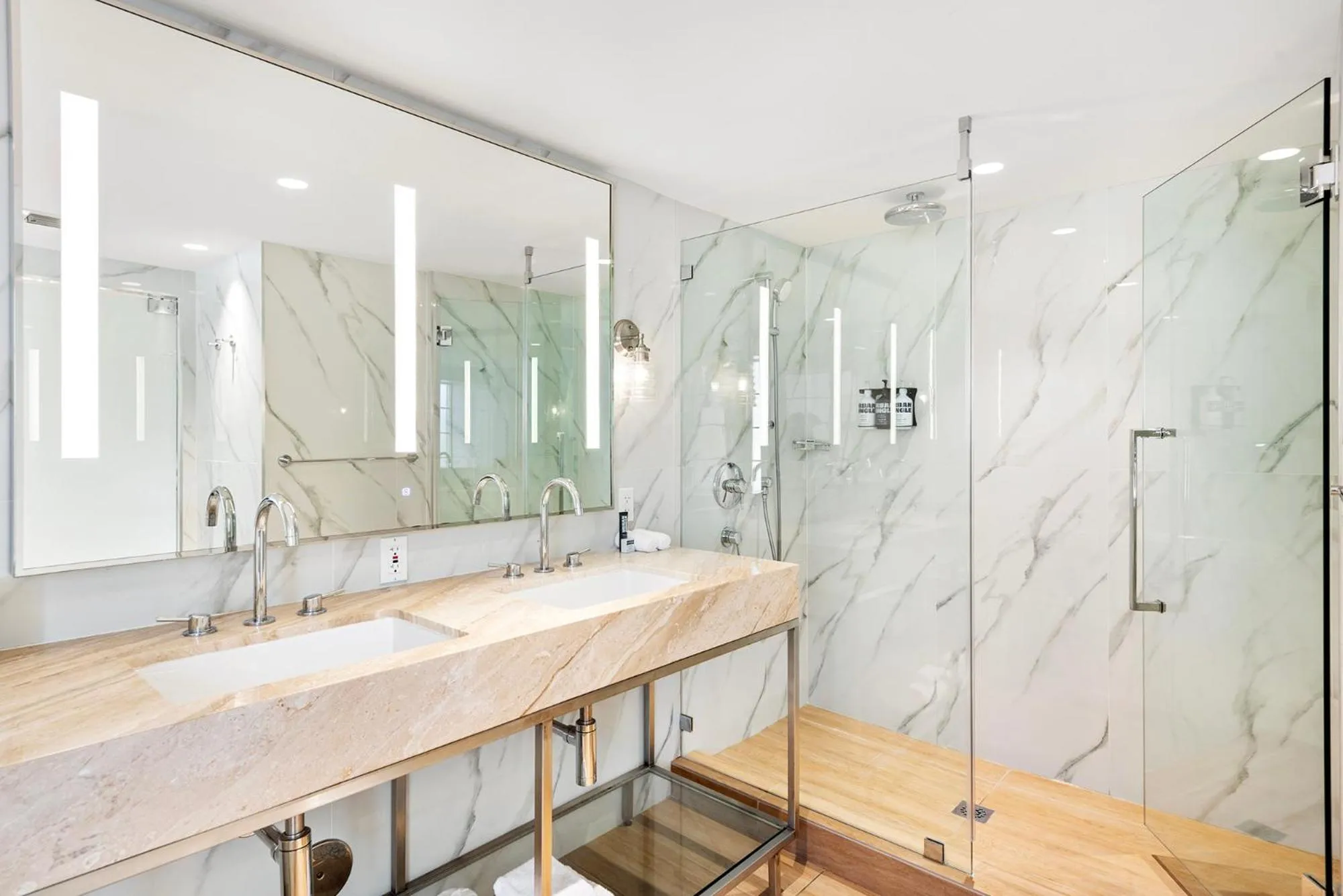 Shower in Hotel Ocean