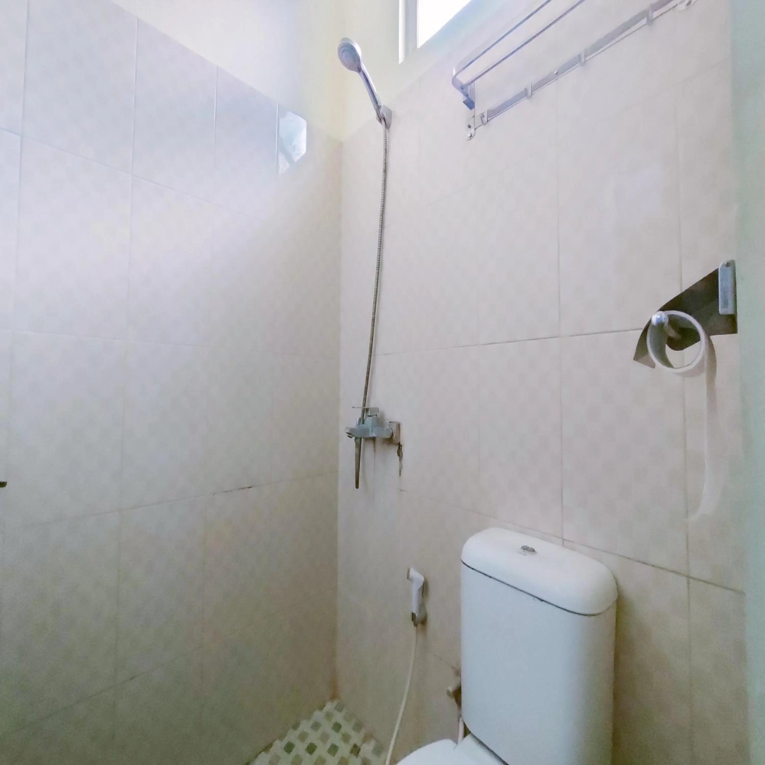 Bathroom in Capital O 90709 Djati Guest House