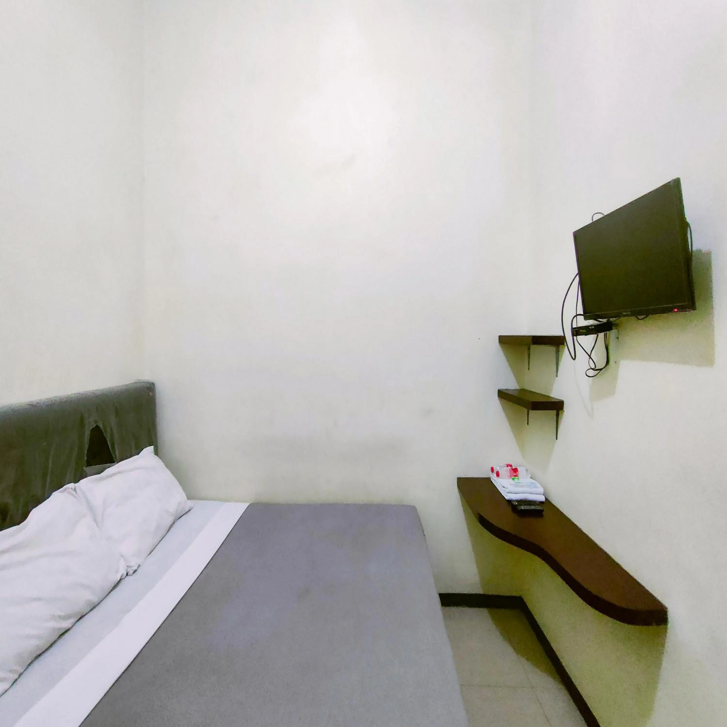 Bedroom, Bed in Capital O 90709 Djati Guest House