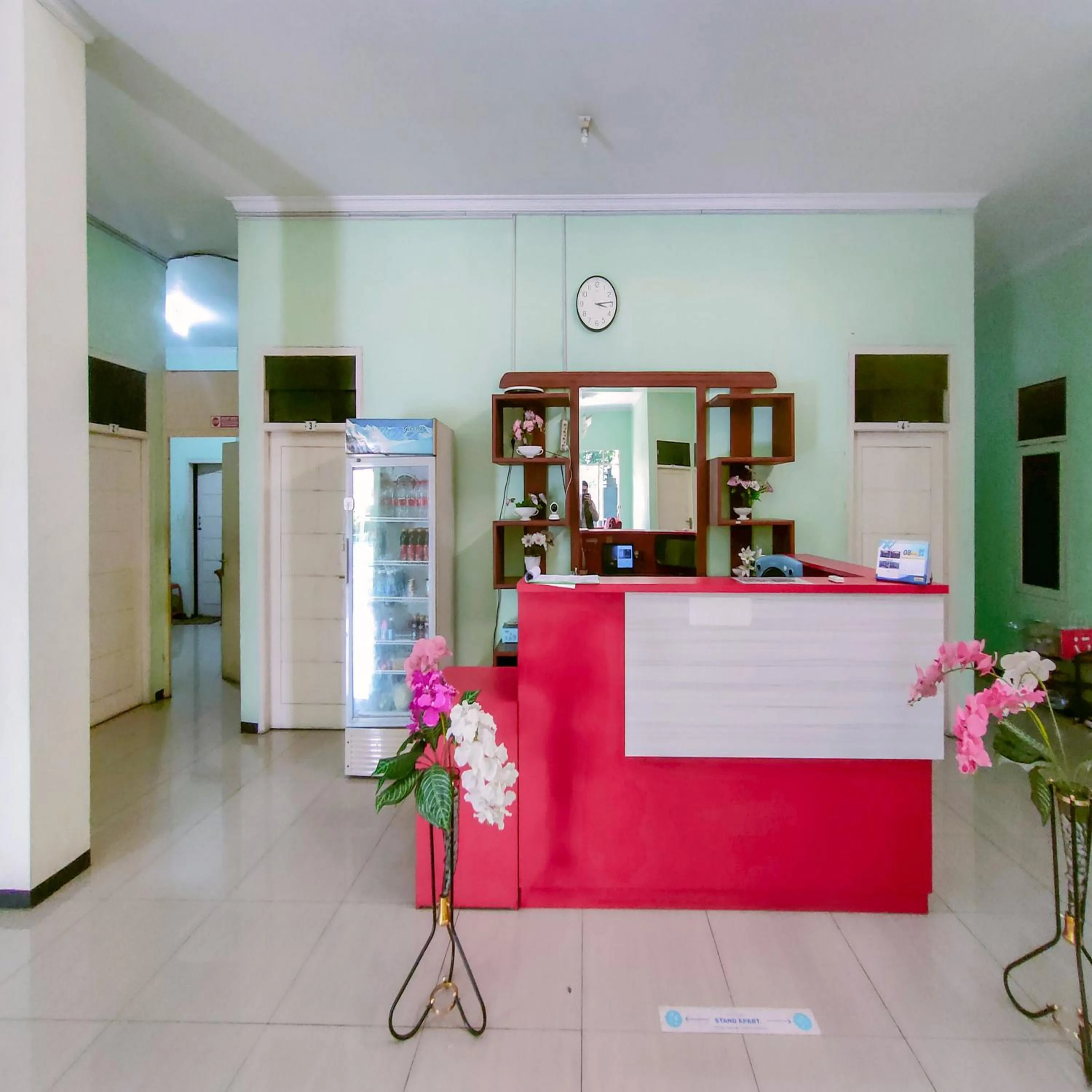 Lobby or reception in Capital O 90709 Djati Guest House