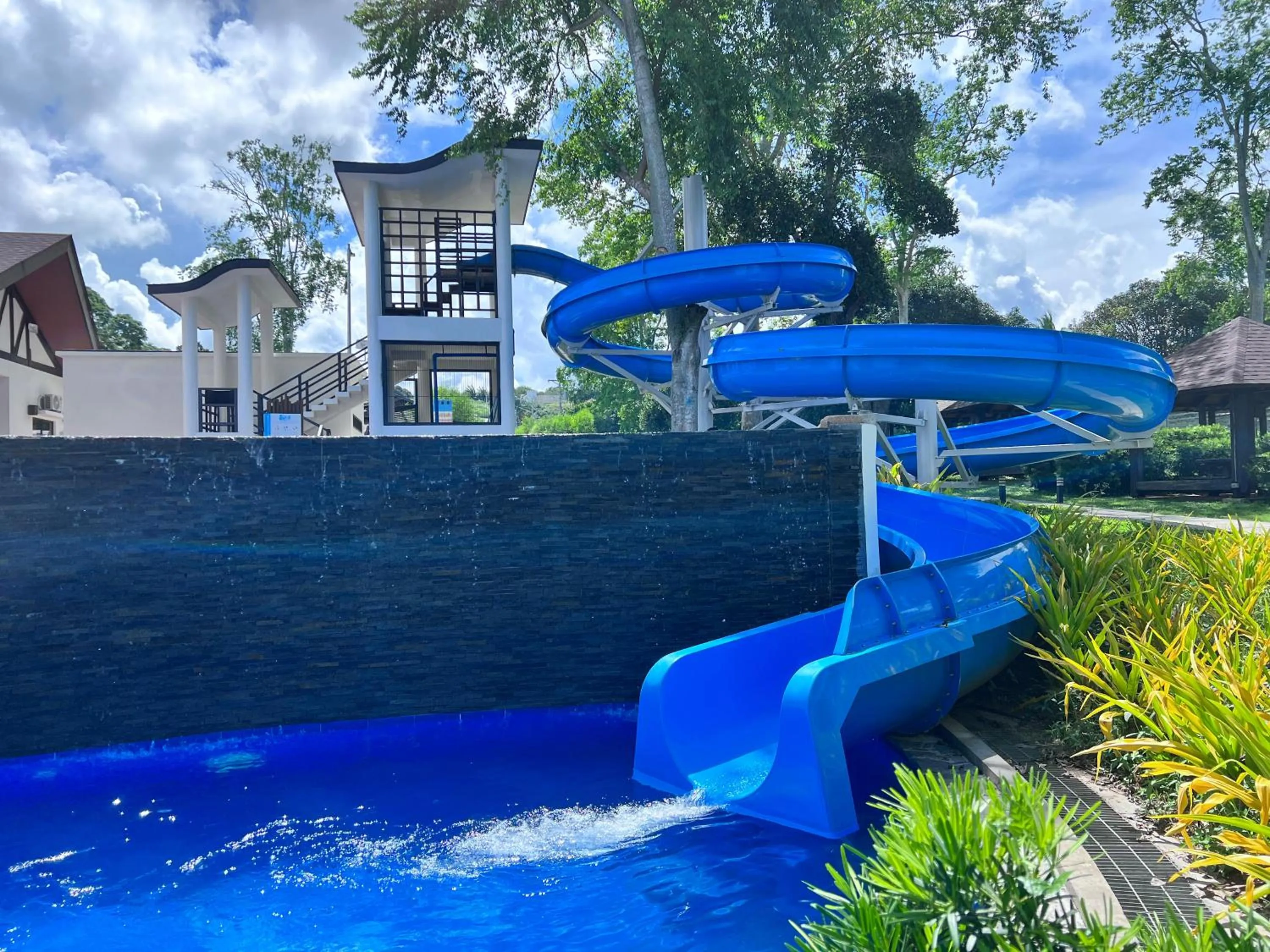 Aqua park in Crusoe Cabins Costa Azalea