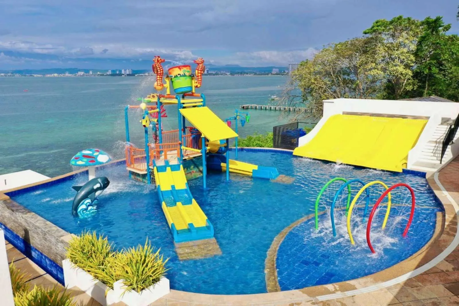 Aqua park in Crusoe Cabins Costa Azalea