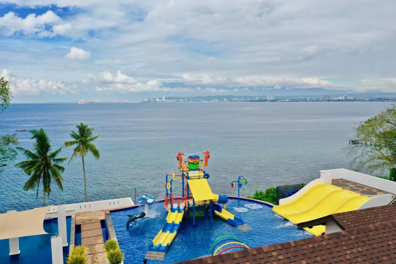 Pool view in Crusoe Cabins Costa Azalea