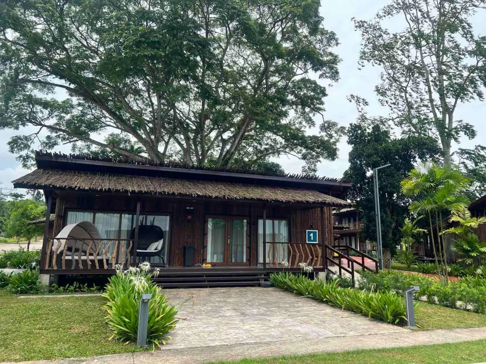 Garden in Crusoe Cabins Costa Azalea