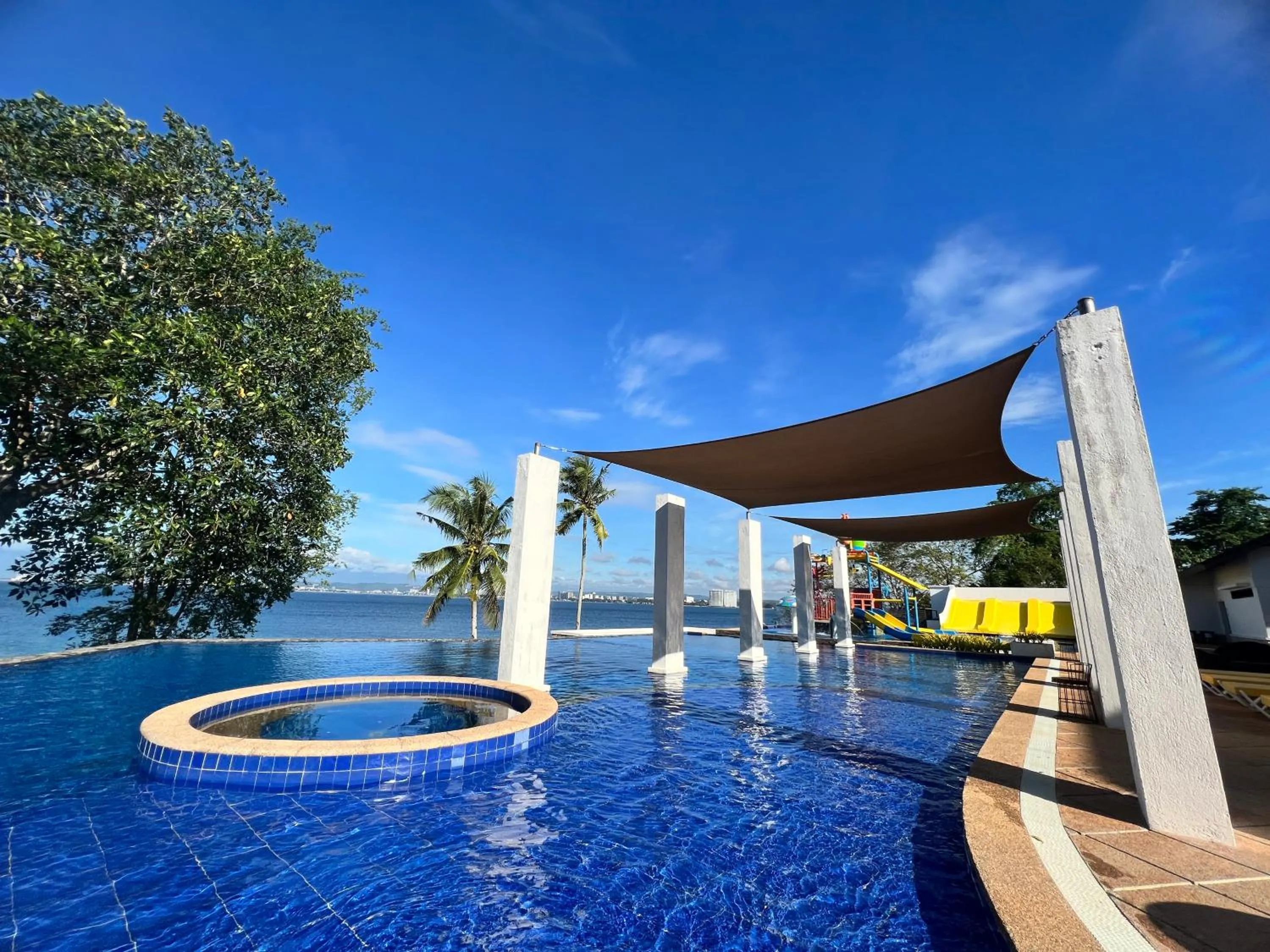 Day in Crusoe Cabins Costa Azalea