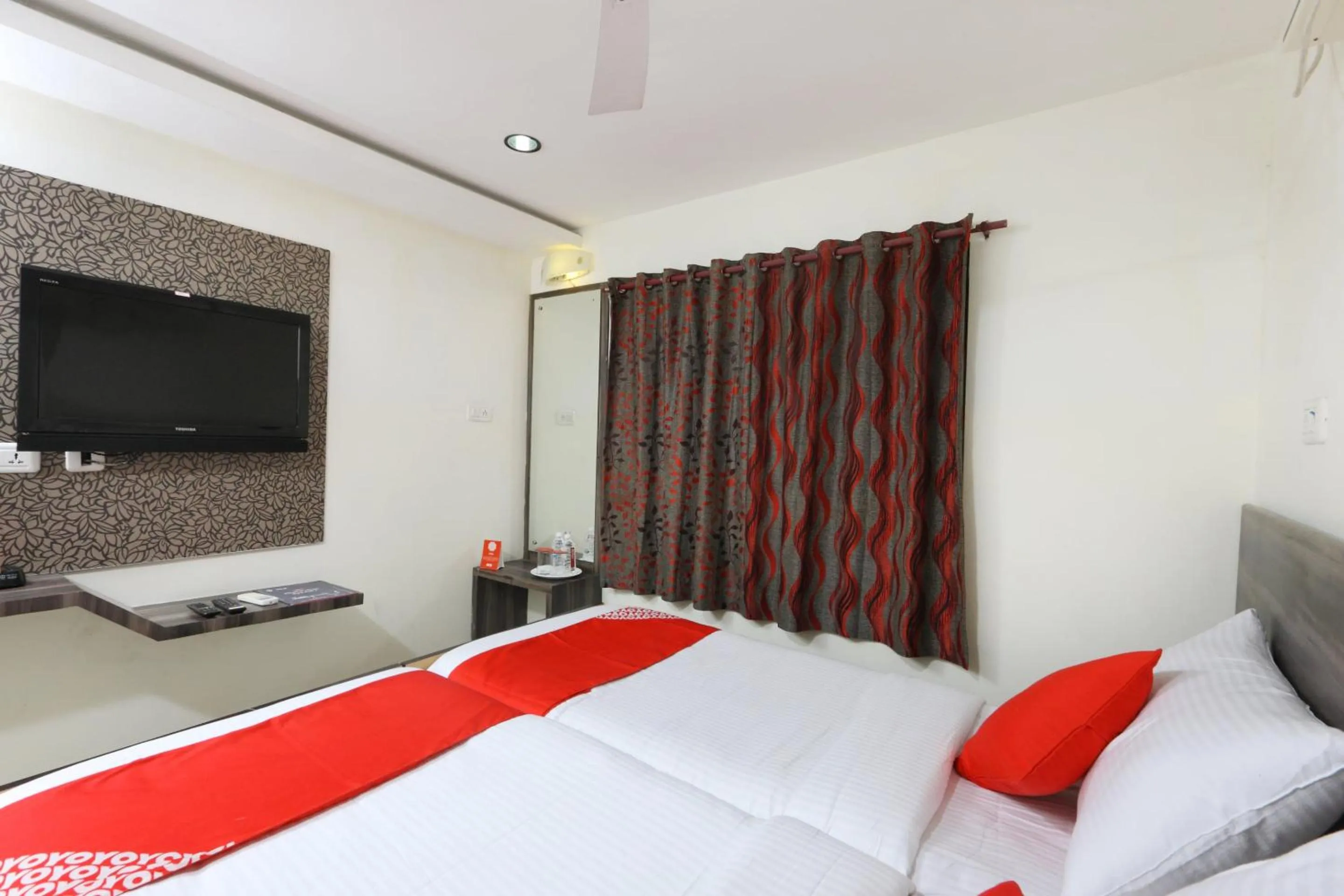 Bedroom, Bed in Hotel O The OAKS Residency