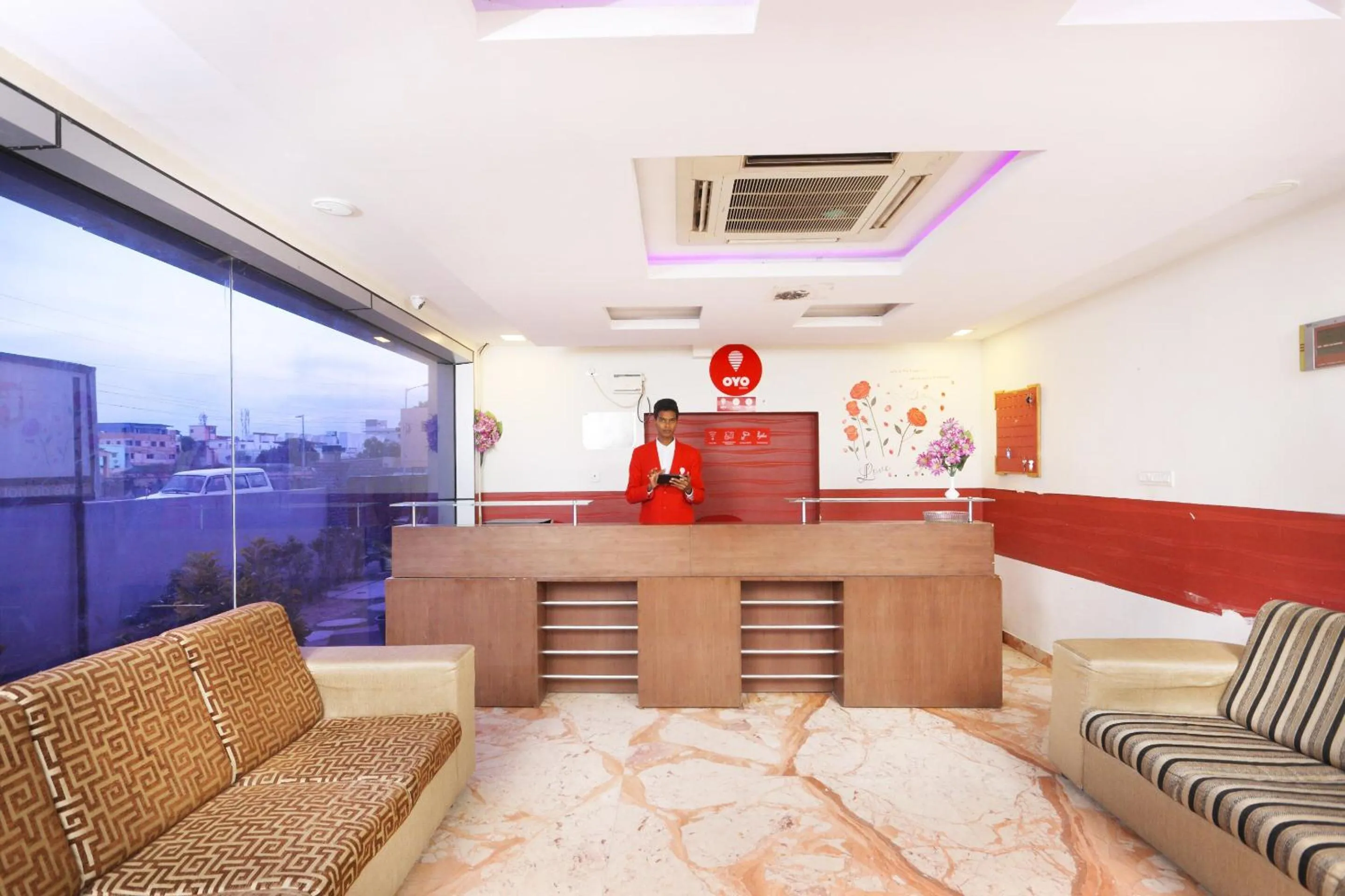 Lobby or reception in Hotel O The OAKS Residency