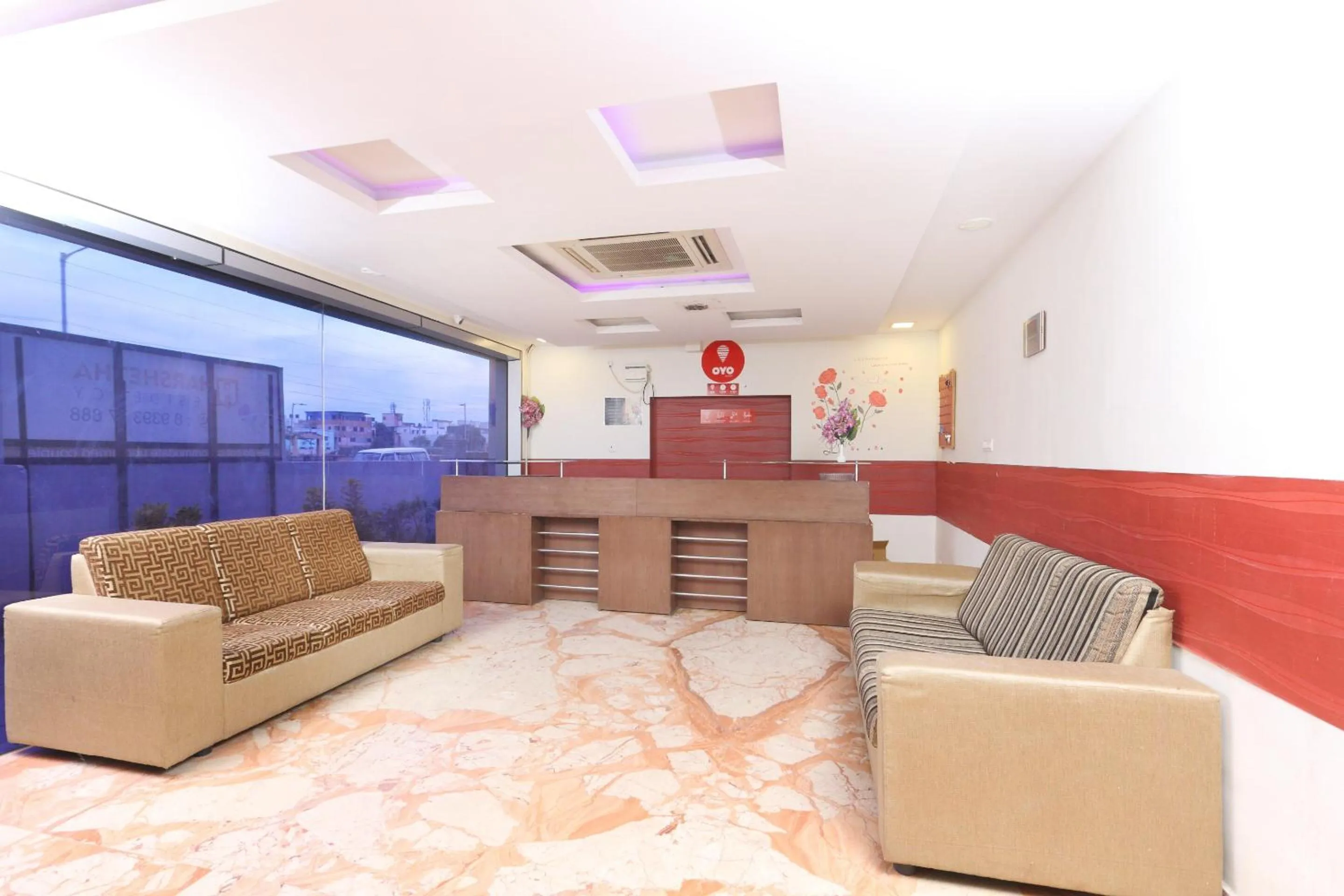 Lobby or reception in Hotel O The OAKS Residency