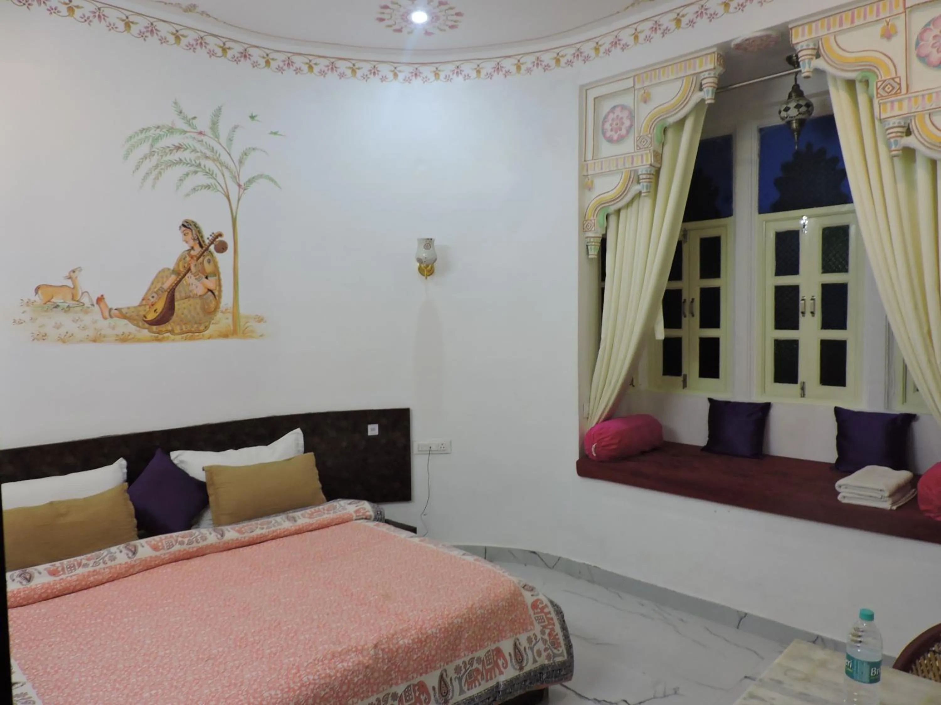 Bed in Hotel Ushaan Haveli