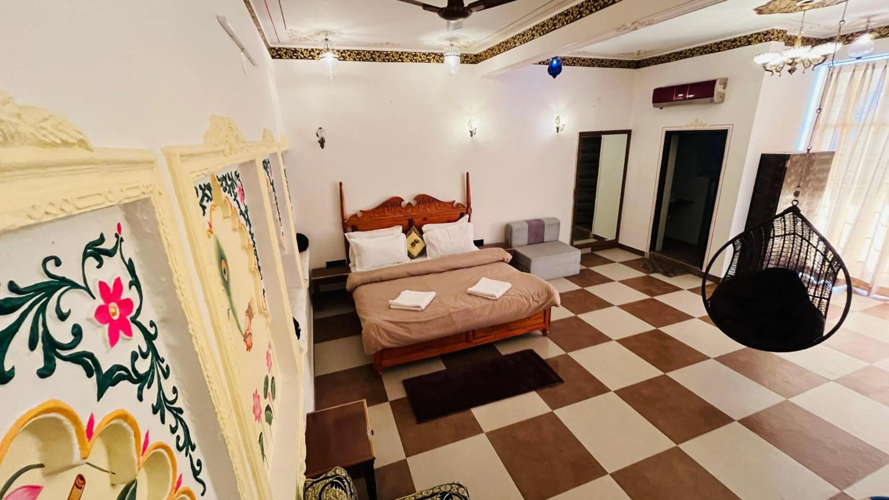 Bedroom in Hotel Ushaan Haveli