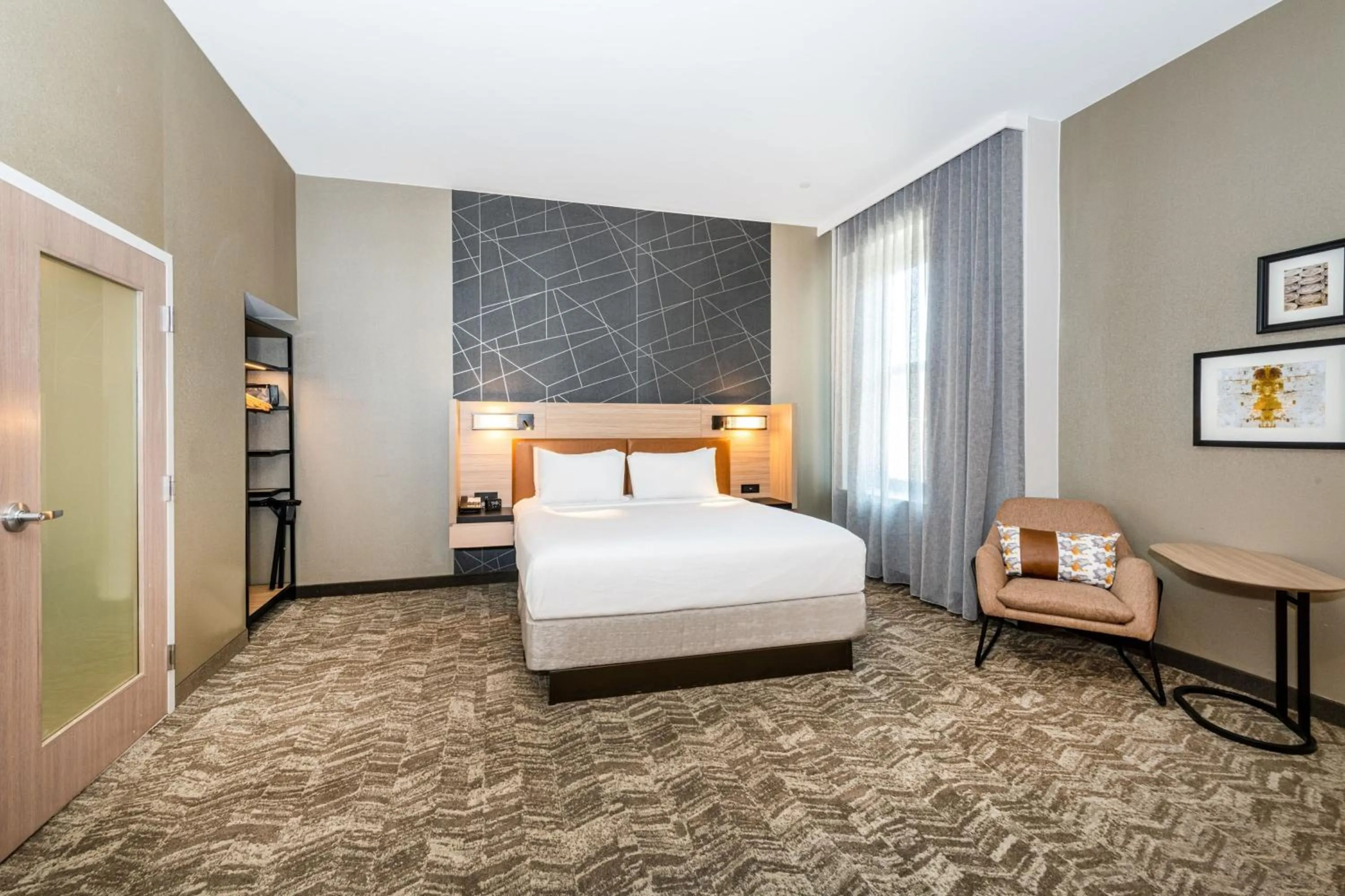 Photo of the whole room, Bed in SpringHill Suites by Marriott Baltimore Downtown Convention Center Area