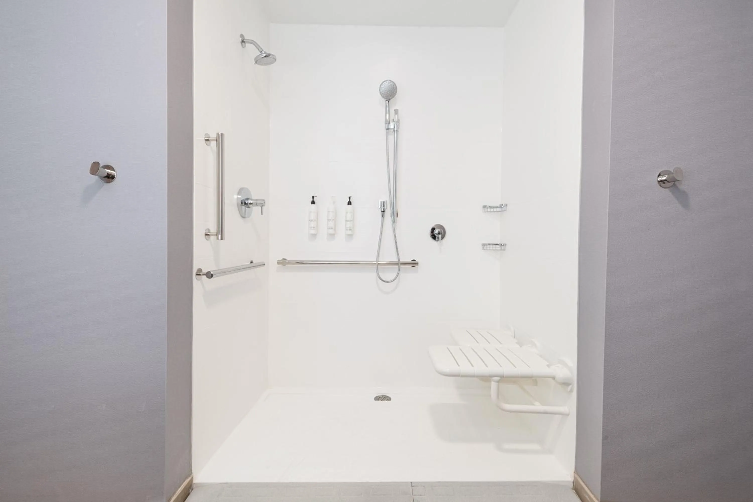 Bathroom in SpringHill Suites by Marriott Baltimore Downtown Convention Center Area